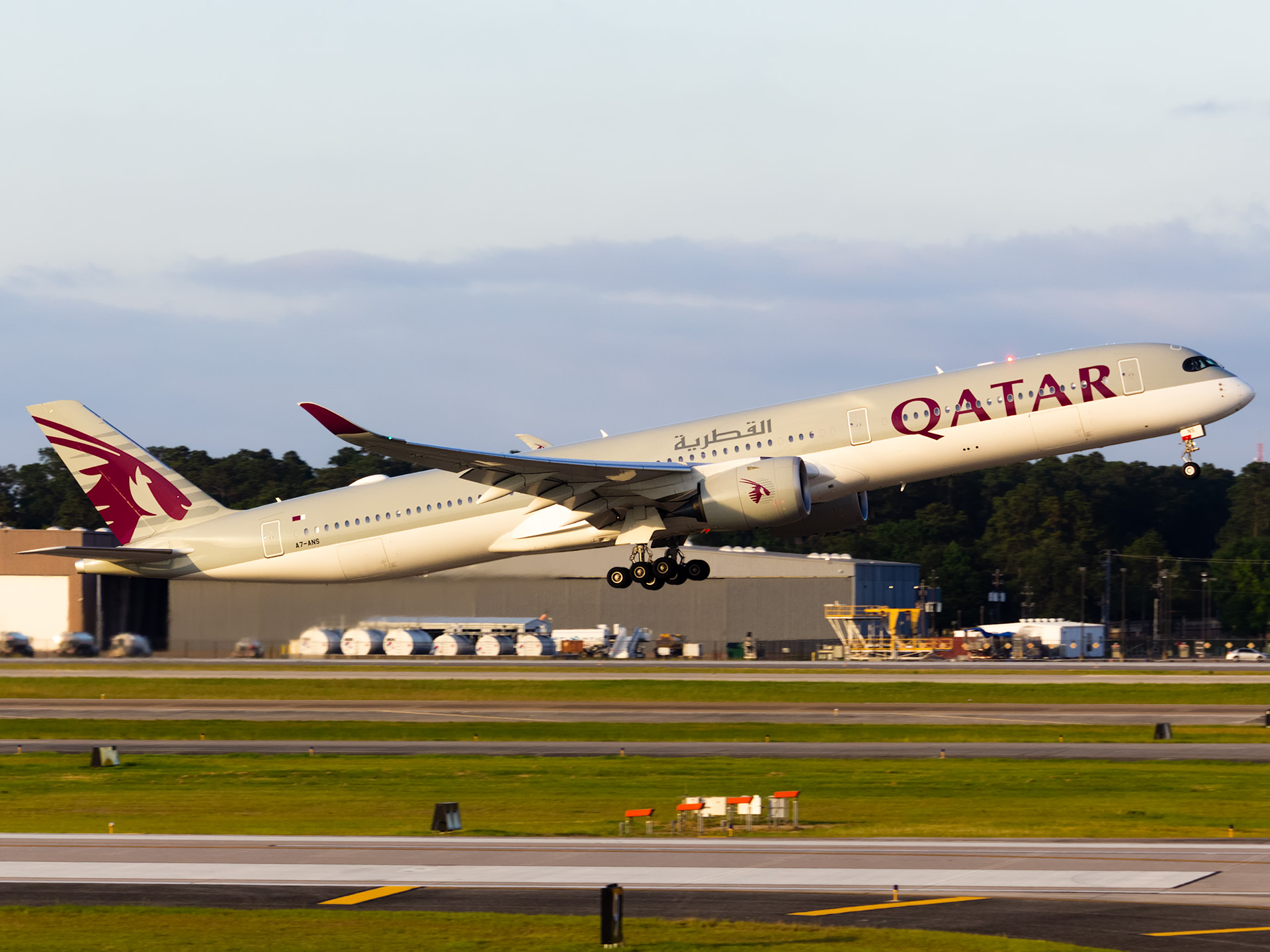 Full size: Qatar Airways Airbus A350-1000 A7-ANS at Houston-George Bush Intercontinental Airport