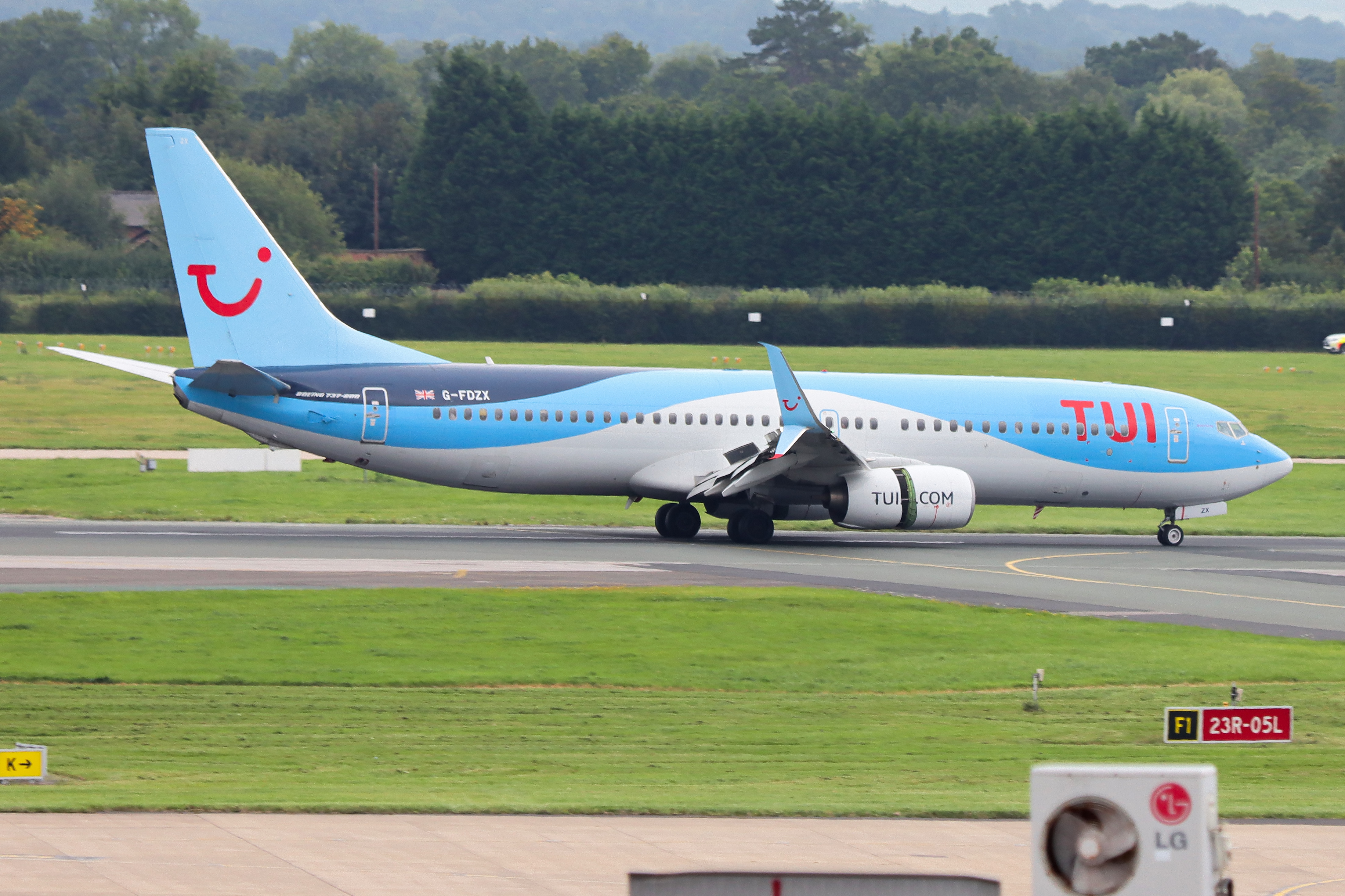 Full size: TUI Fly Boeing 737-800 G-FDZX at Manchester Airport