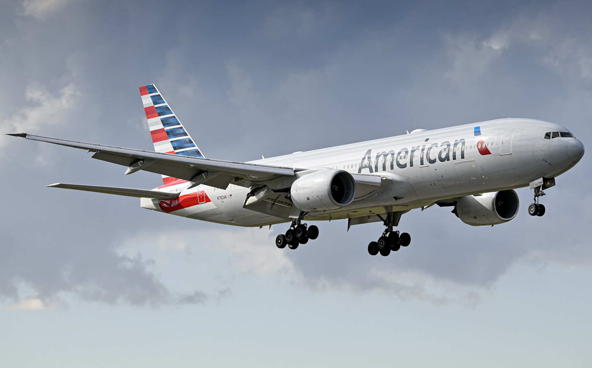 Full size: American Airlines Boeing 777-200ER N782AN at Miami International Airport