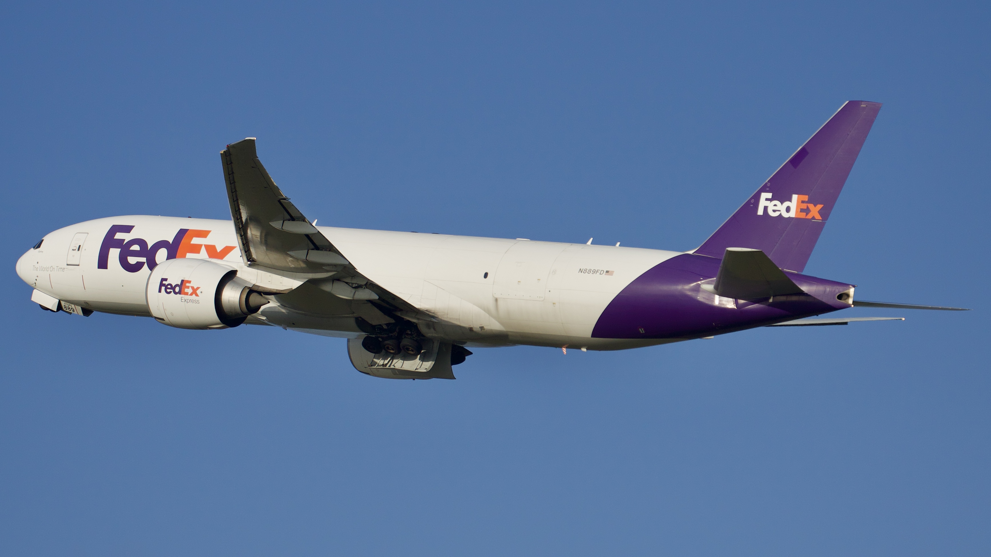 Full size: FedEx Boeing 777-F N889FD at Houston-George Bush Intercontinental Airport