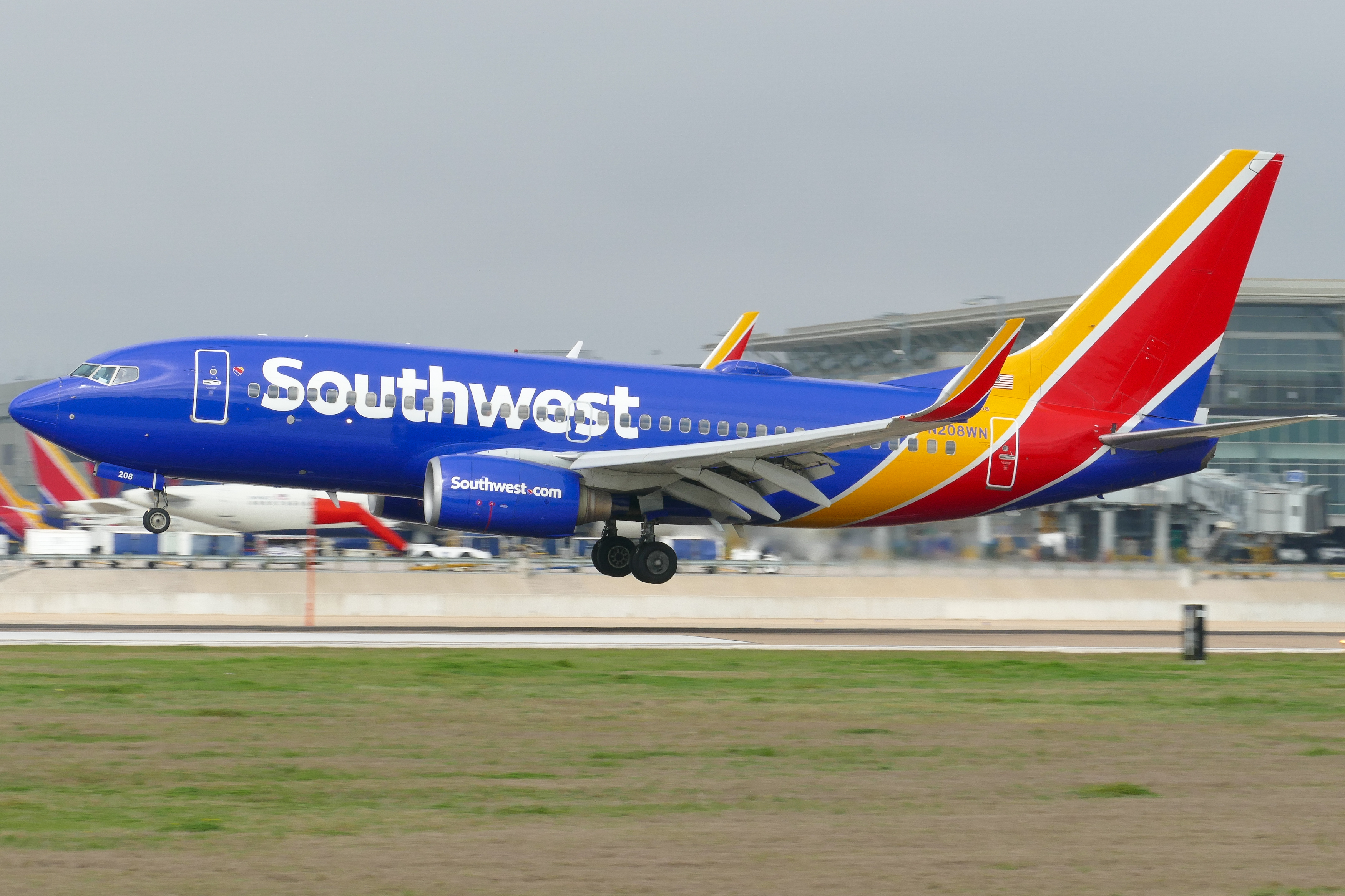 Full size: Southwest Airlines Boeing 737-700 N208WN at Austin-Bergstrom International Airport