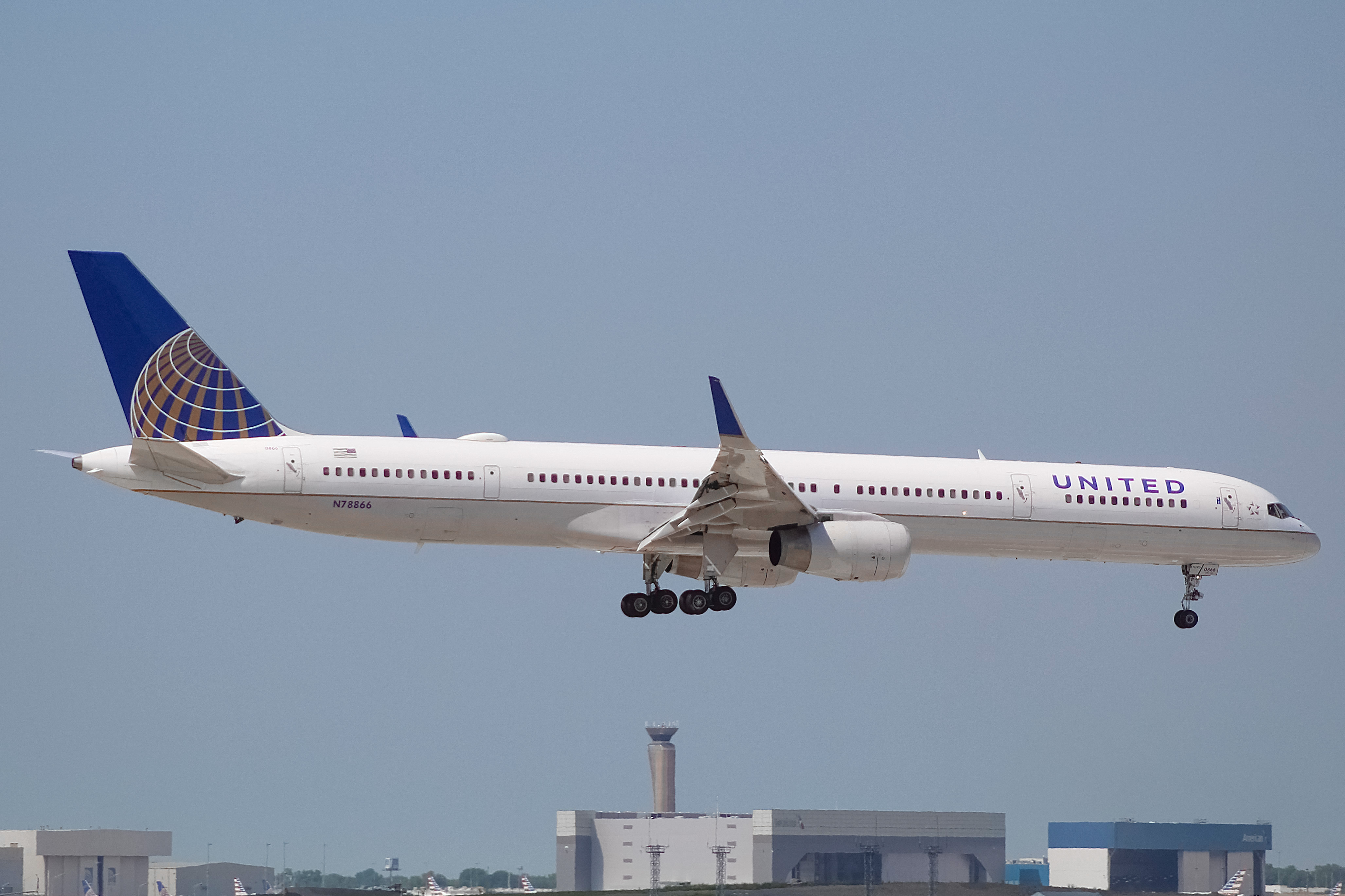 Full size: United Airlines Boeing 757-300 N78866 at Chicago O'Hare International Airport