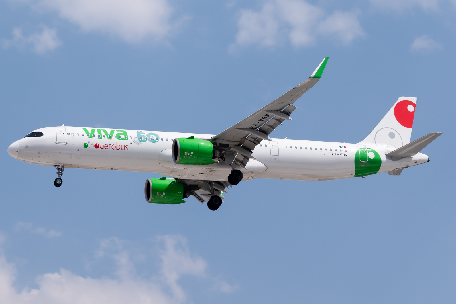 Full size: VivaAerobus Airbus A321NEO XA-VBM at Mexico City International Airport