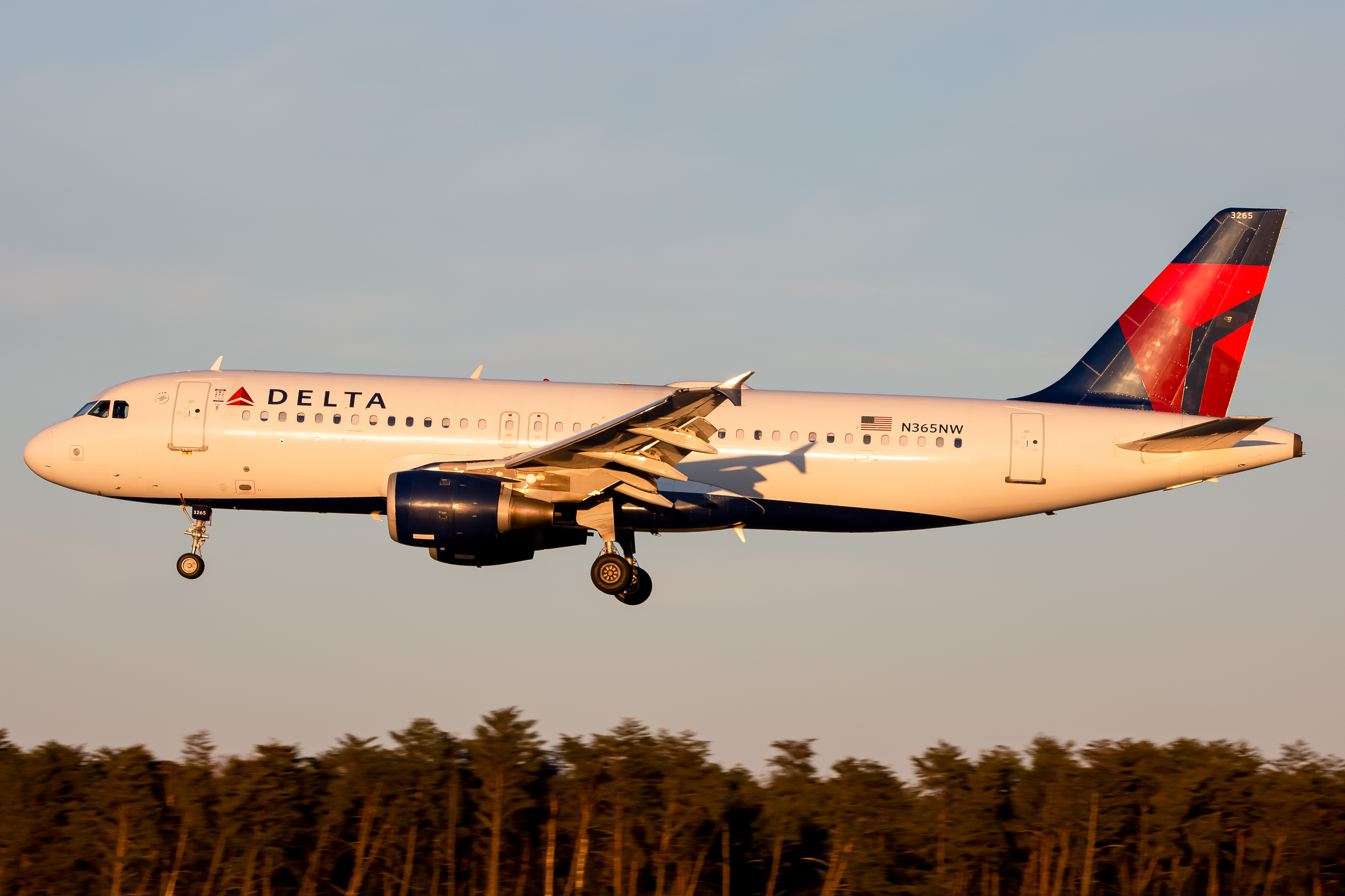 Full size: Delta Airlines Airbus A320 N365NW at Baltimore/Washington International Thurgood Marshall Airport