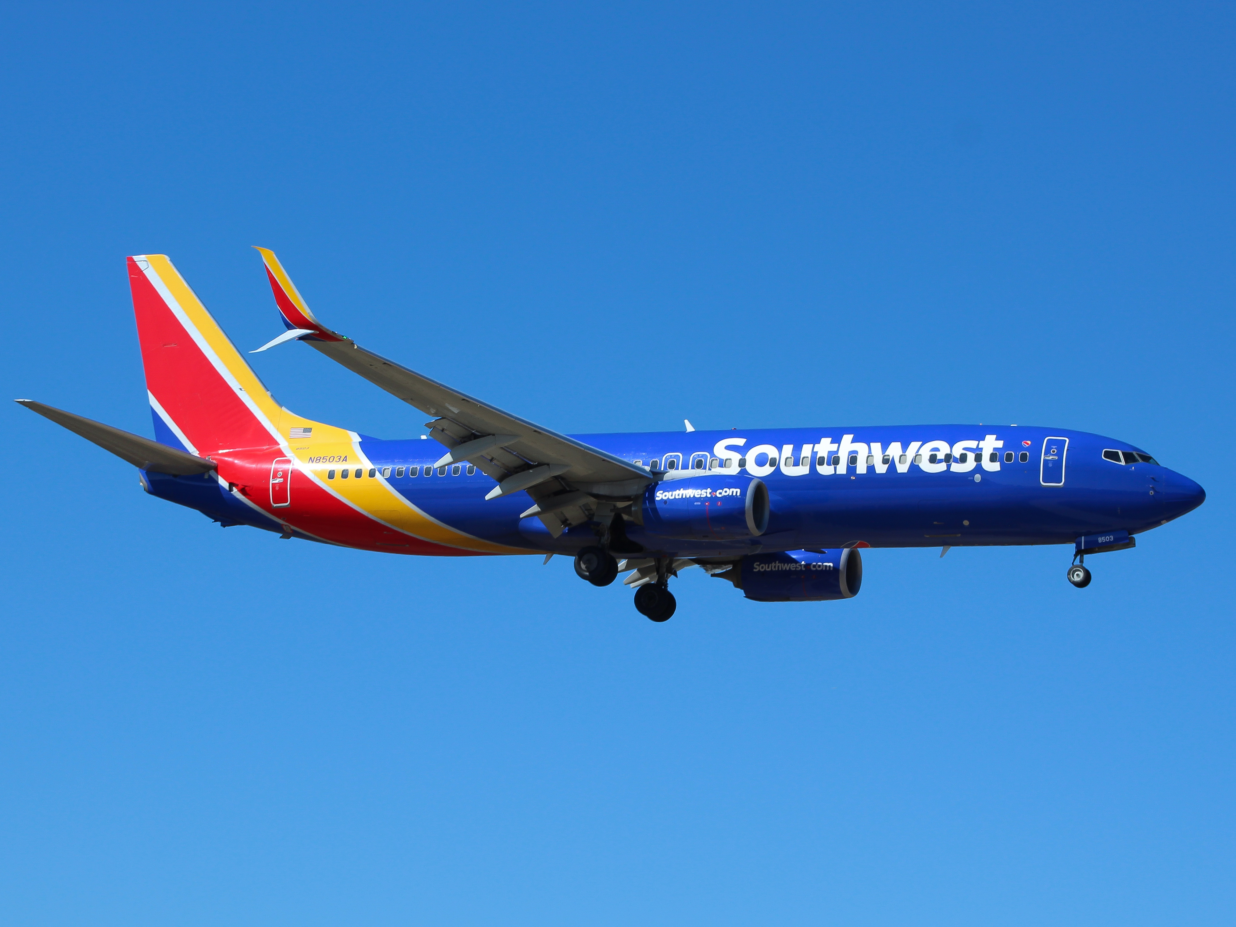 Full size: Southwest Airlines Boeing 737-800 N8503A at General Mitchell International Airport