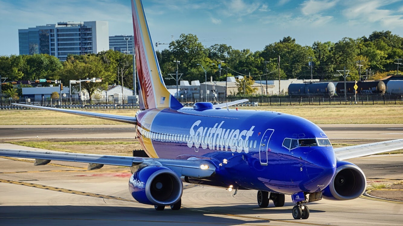 Full size: Southwest Airlines Boeing 737-700 N778SW at Dallas-Fort Worth International Airport