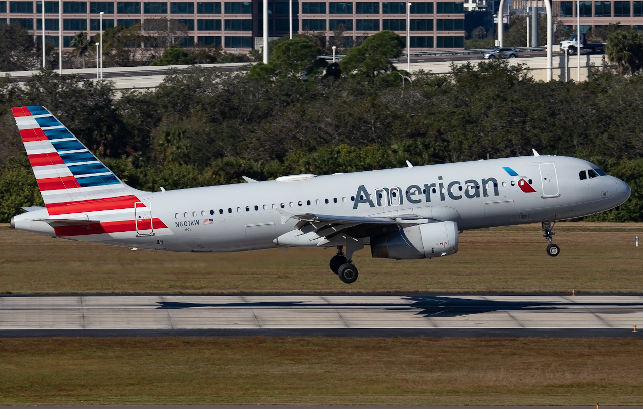 Full size: American Airlines Airbus A320 N601AW at Tampa International Airport