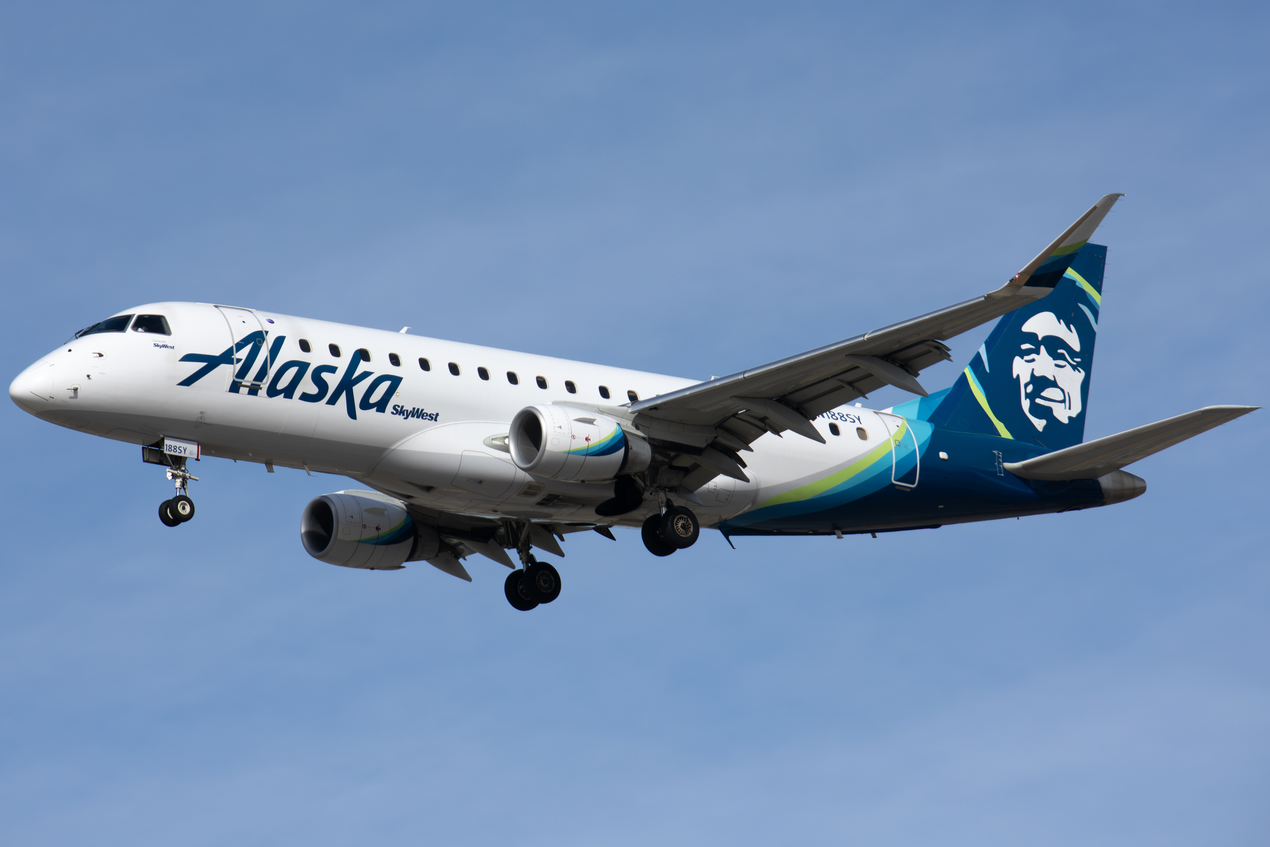 Full size: Alaska Airlines Embraer E175 N188SY at Norman Y Mineta San Jose International Airport