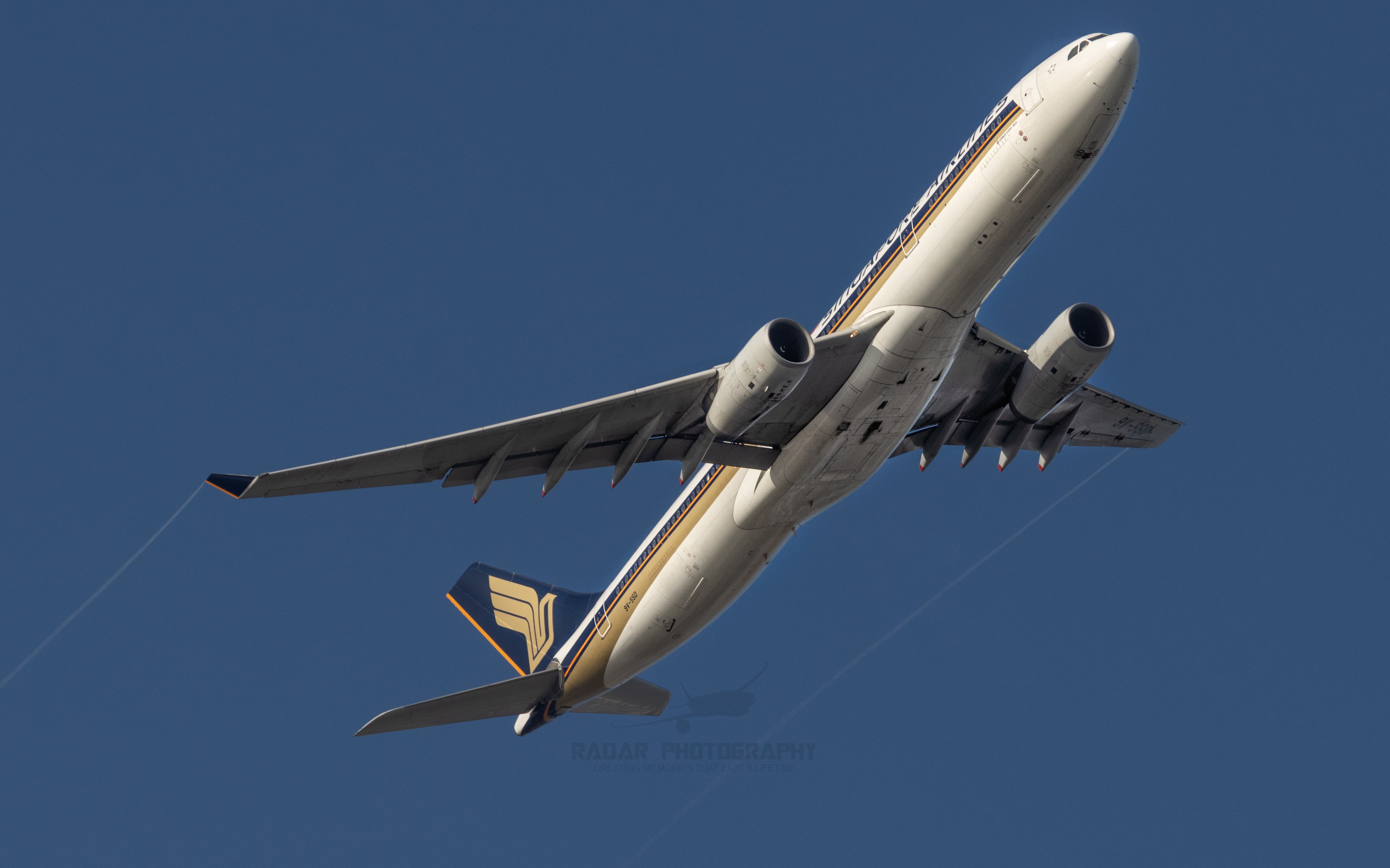 Full size: Singapore Airlines Airbus A330-300 9V-SSD at Singapore-Changi Airport