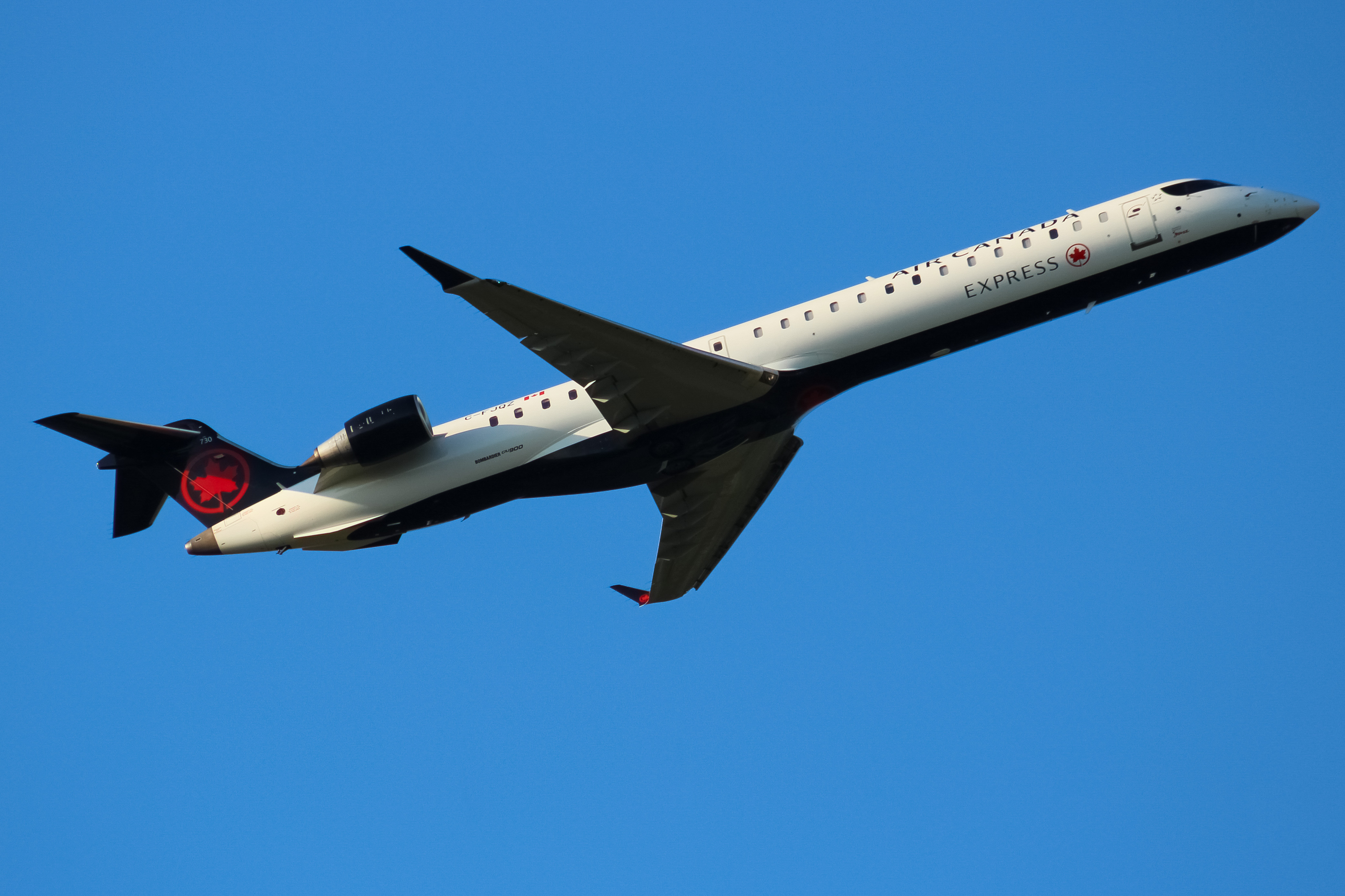 Full size: Air Canada Express Mitsubishi CRJ-900 C-FJQZ at Cincinnati/Northern Kentucky International Airport
