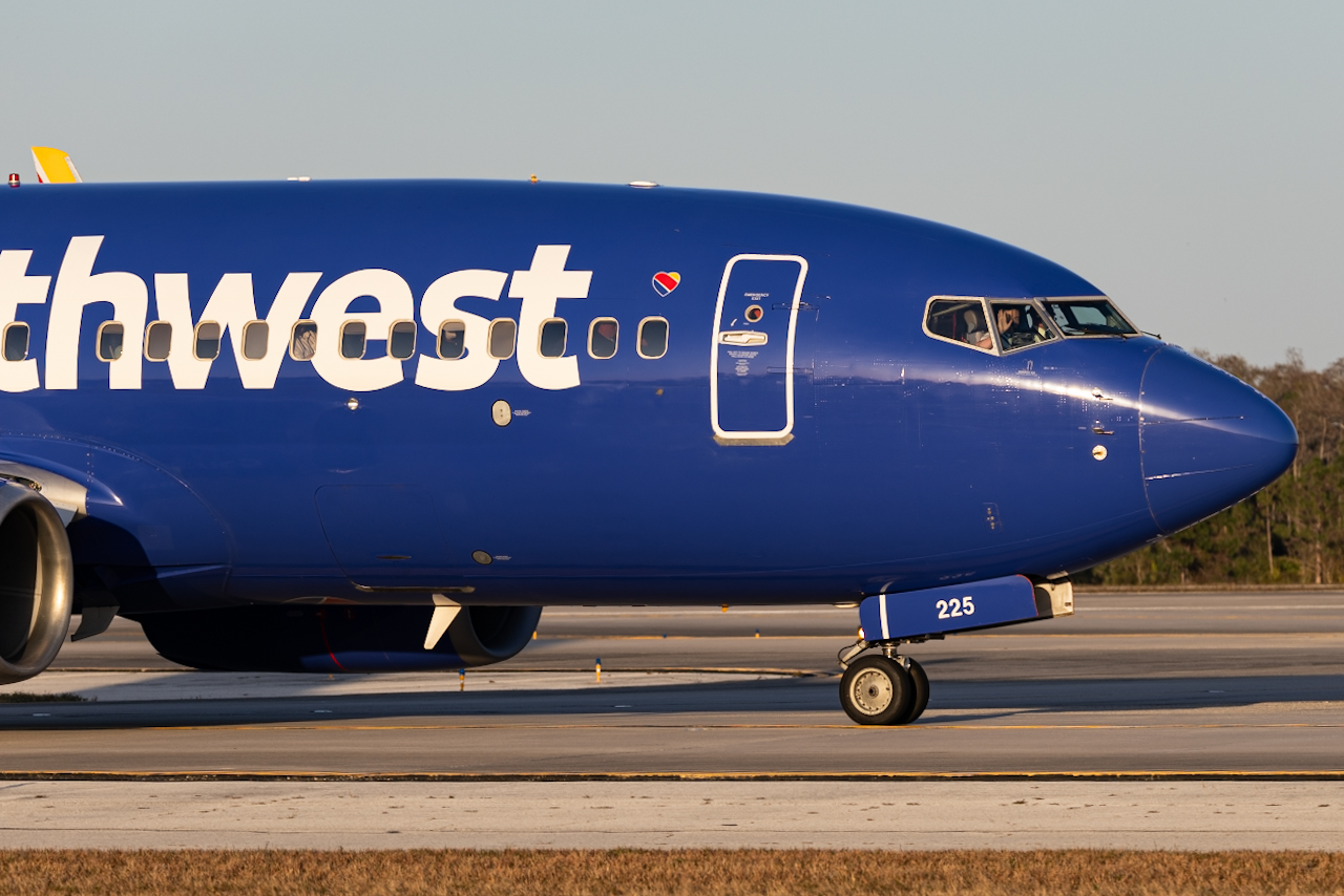 Full size: Southwest Airlines Boeing 737-700 N225WN at Orlando International Airport
