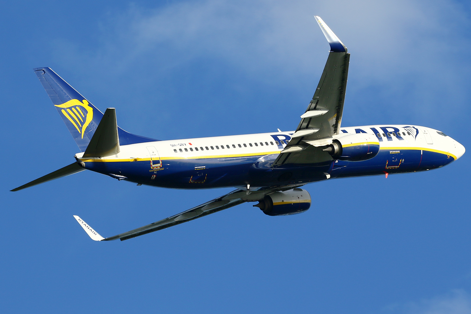 Full size: Ryanair Boeing 737-800 9H-QBV at Eindhoven Airport