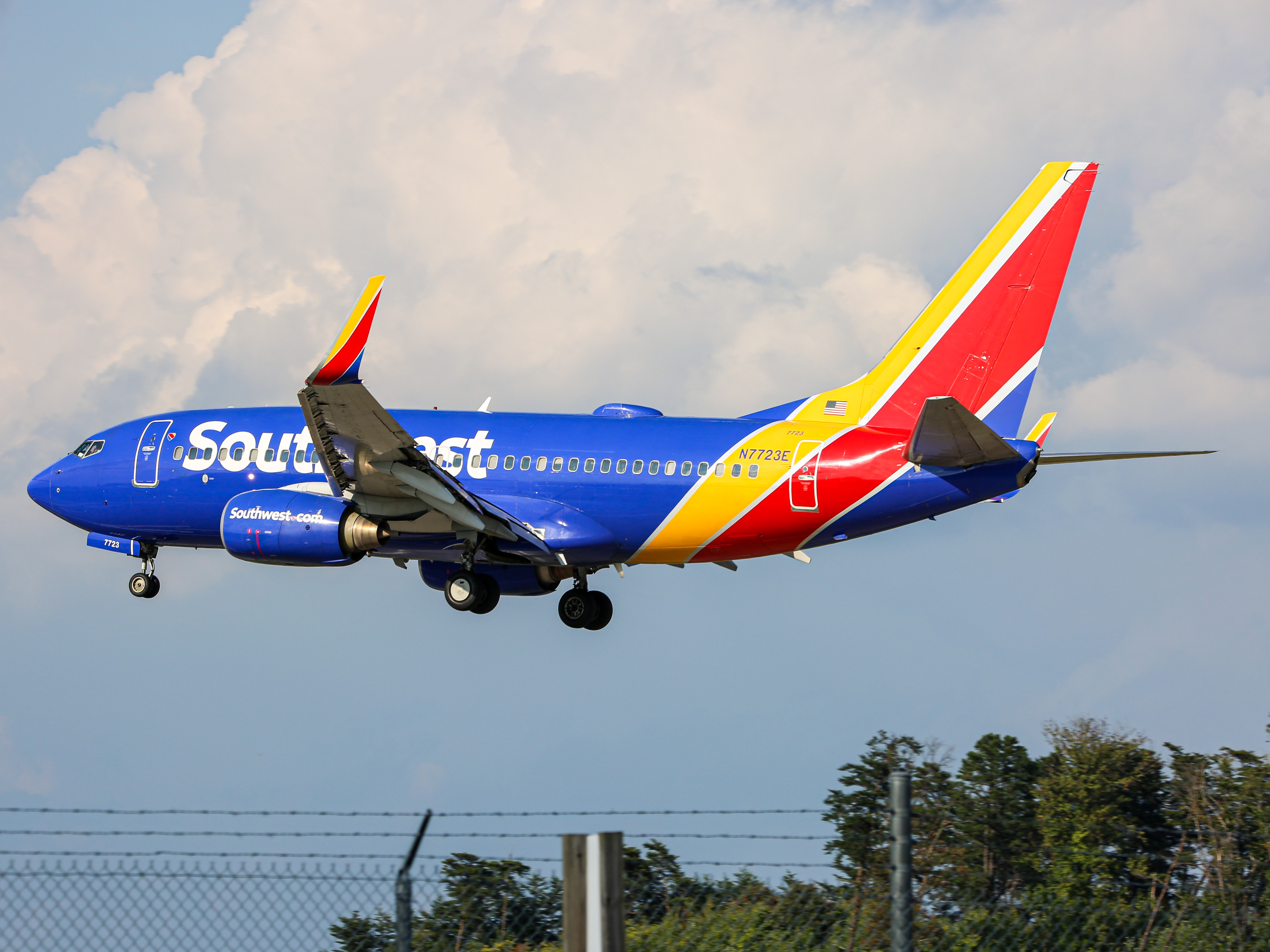 Full size: Southwest Airlines Boeing 737-700 N7723E at Baltimore/Washington International Thurgood Marshall Airport