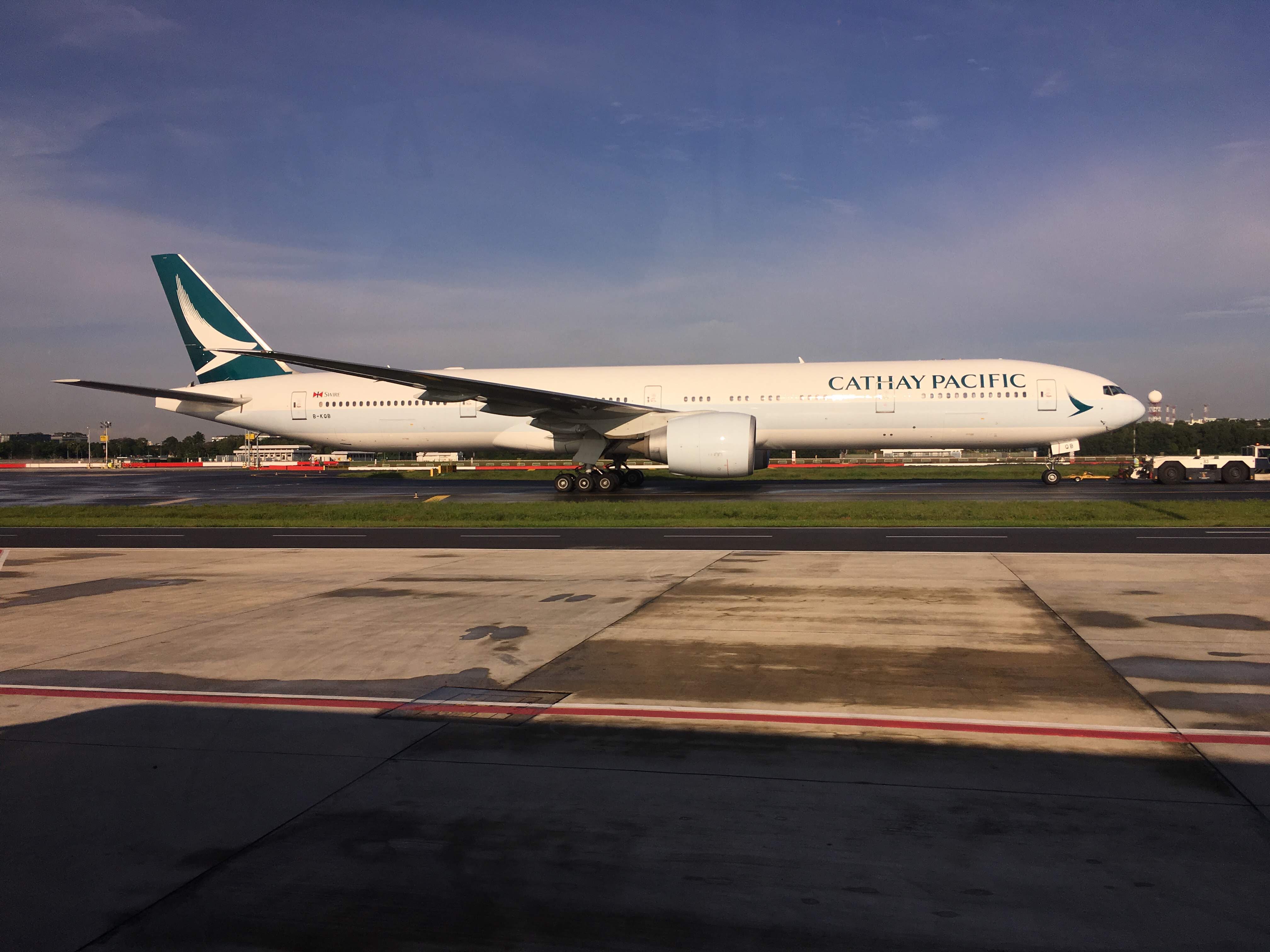 Full size: Cathay Pacific Boeing 777-300ER B-KQB at Singapore-Changi Airport