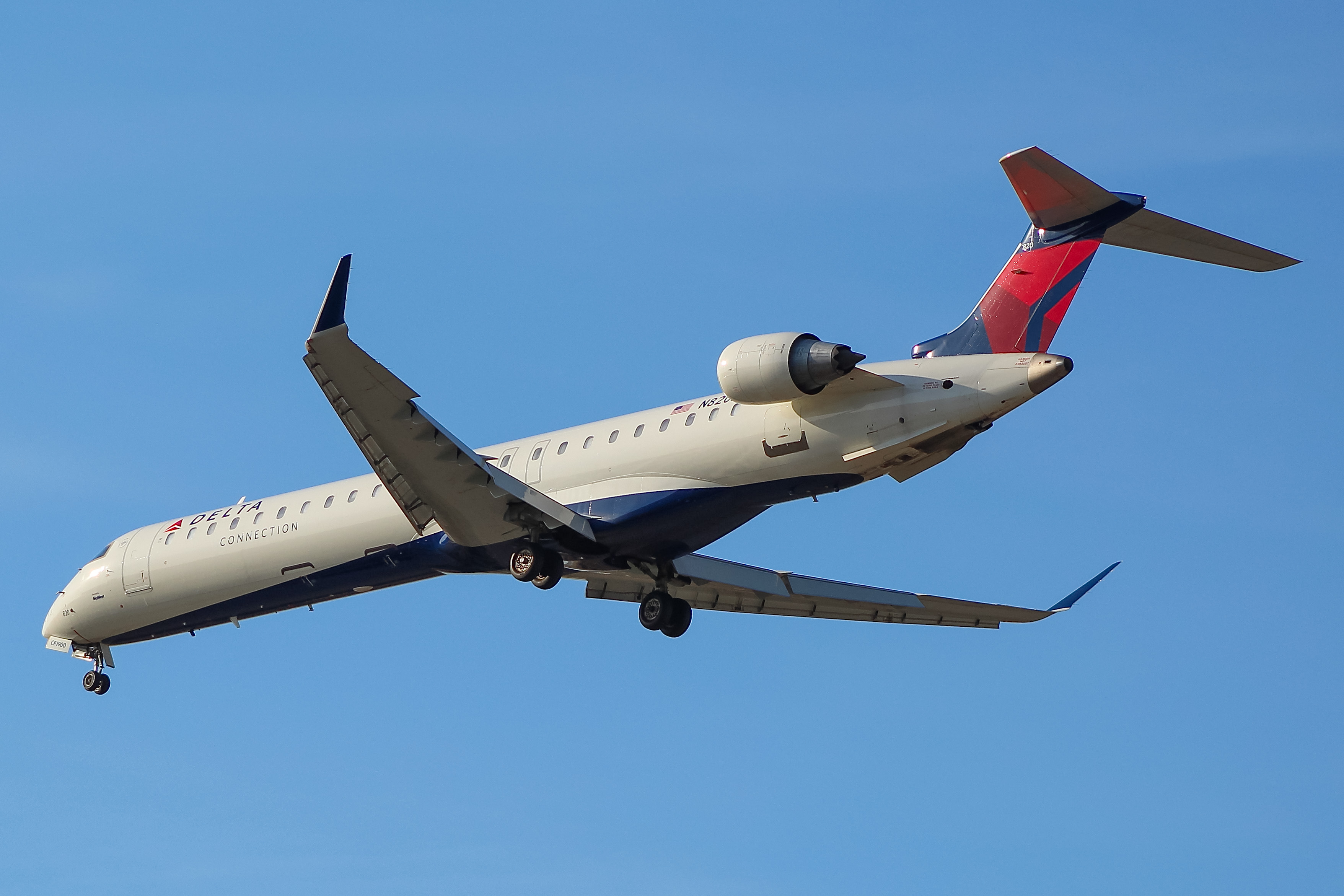 Full size: Delta Connection Mitsubishi CRJ-900 N820SK at General Mitchell International Airport