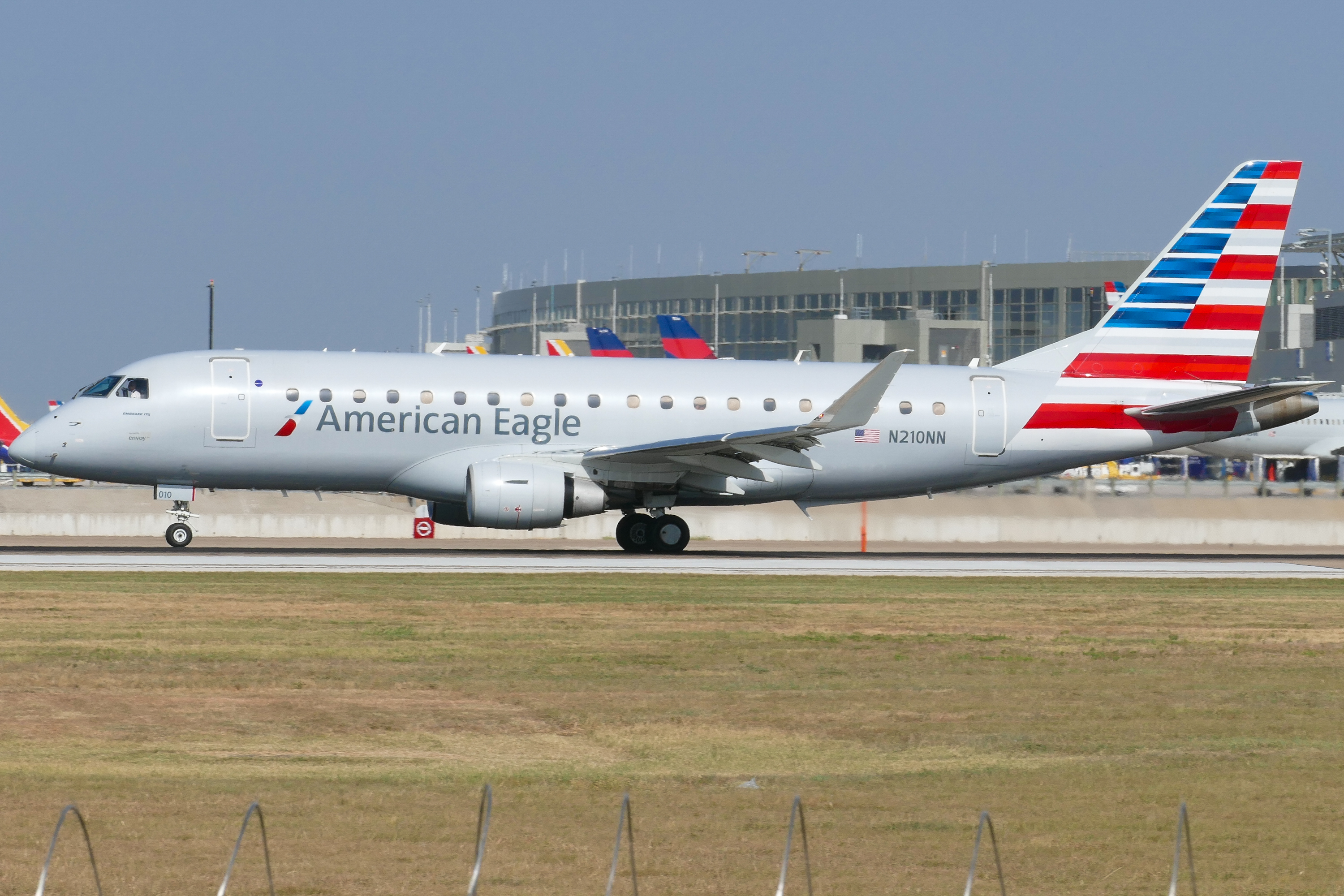 Full size: American Eagle Embraer E175 N210NN at Austin-Bergstrom International Airport