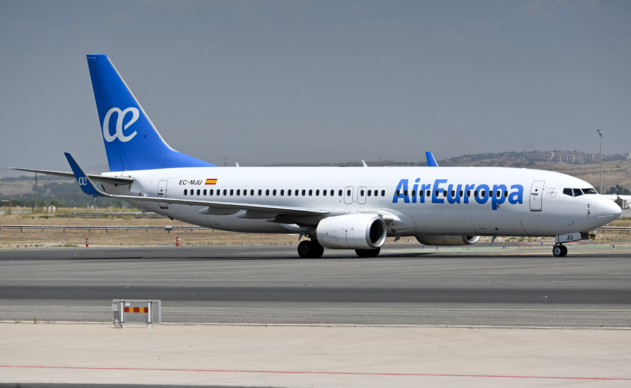 Full size: Air Europa Boeing 737-800 EC-MJU at Madrid Barajas Airport