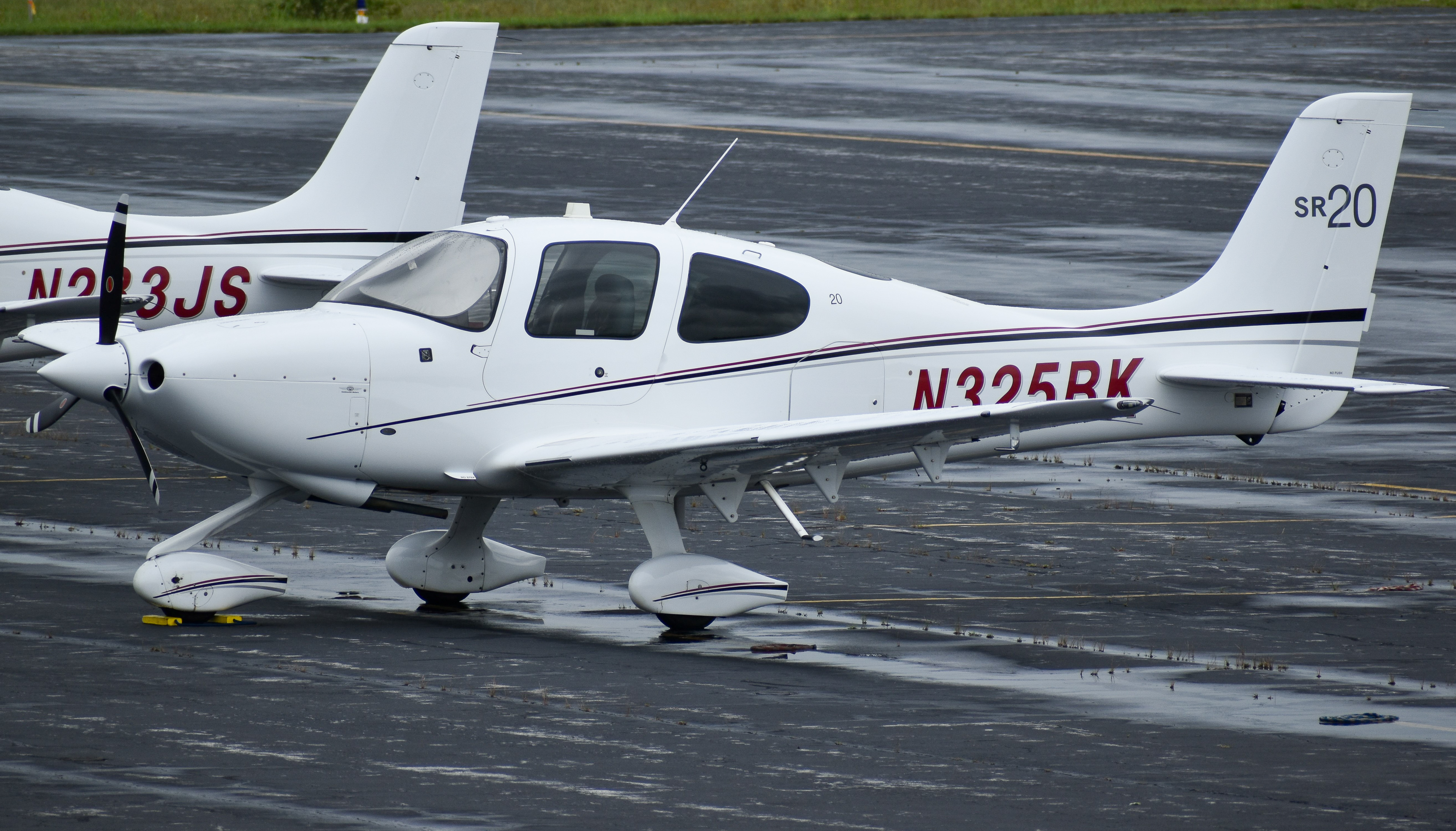 Full size: PRIVATE Cirrus SR-20 N325BK at 