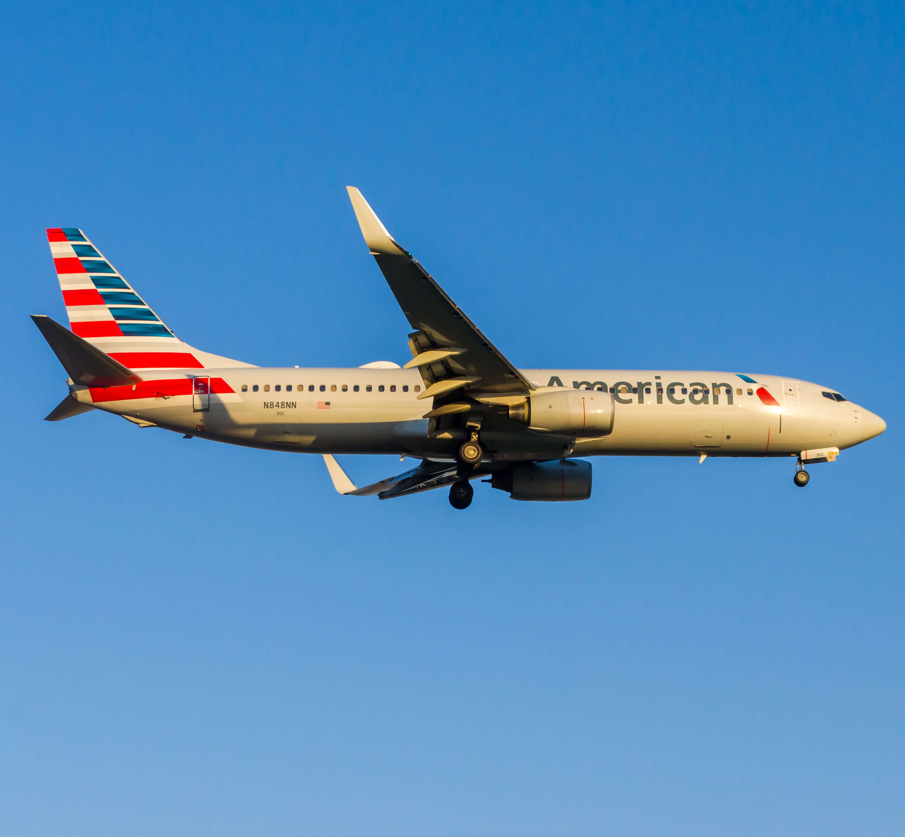 Full size: American Airlines Boeing 737-800 N848NN at Newark Liberty International Airport