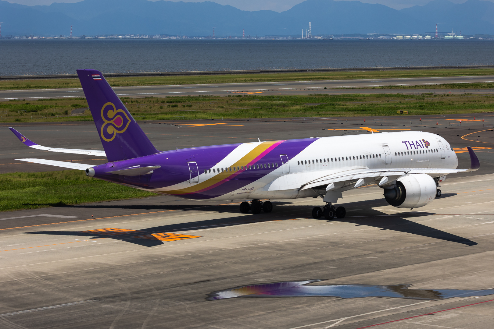 Full size: Thai Airways Airbus A350-900 HS-THR at Nagoya Chubu Centrair International Airport