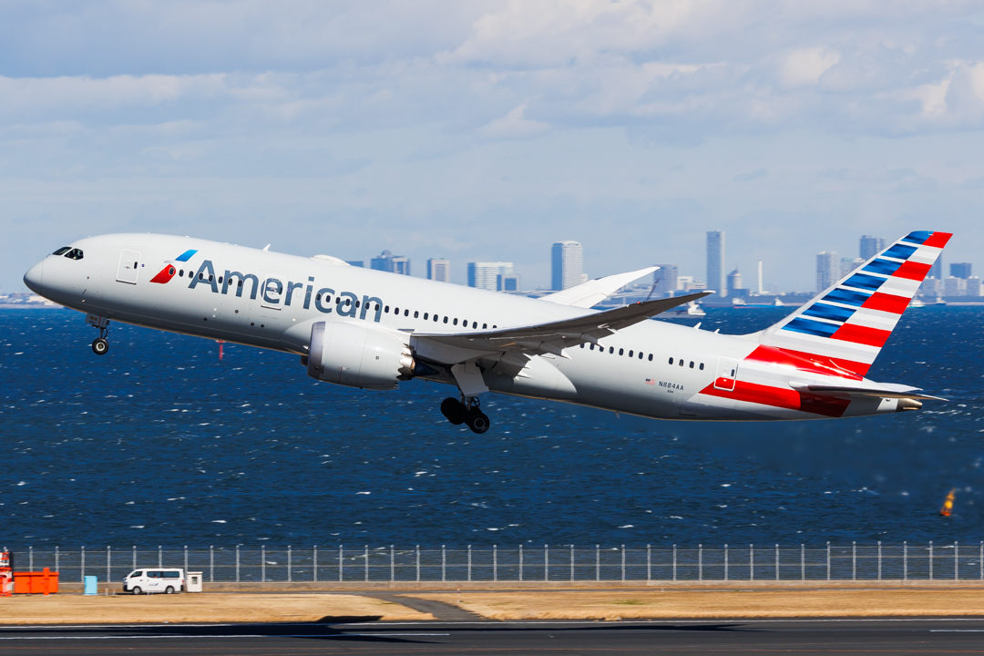 Full size: American Airlines Boeing 787-8 N884AA at Tokyo-Haneda Airport
