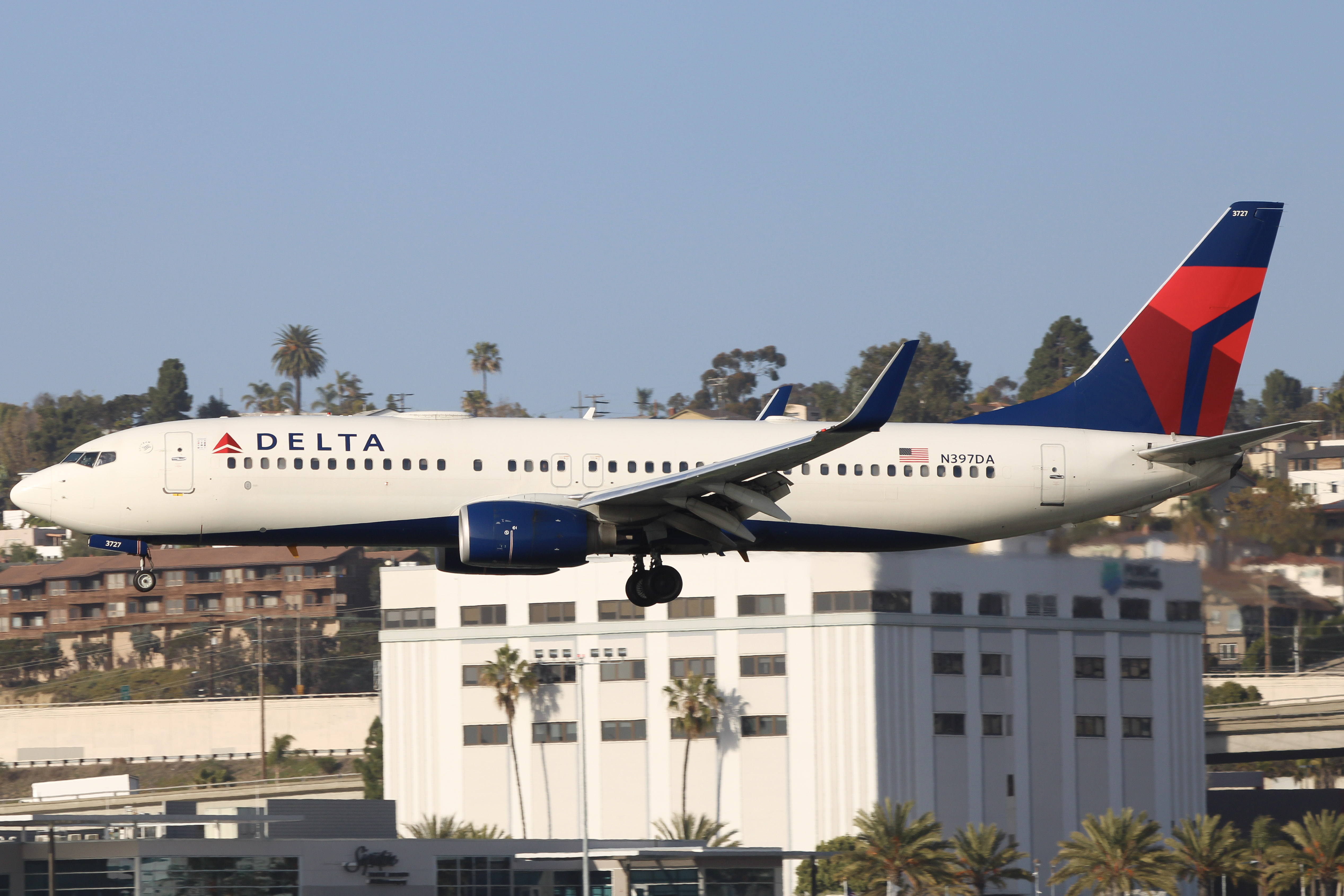 Full size: Delta Airlines Boeing 737-800 N397DA at San Diego International Airport