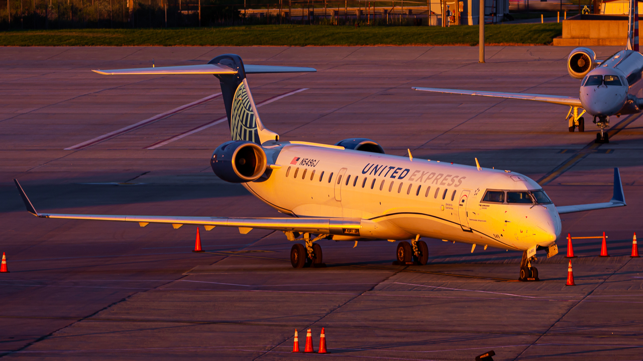 Full size: United Express Mitsubishi CRJ-550 N549GJ at John Glenn Columbus International Airport