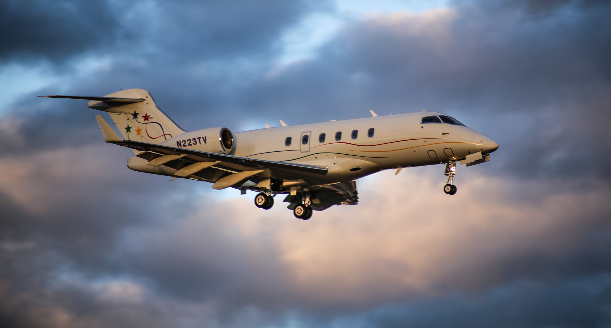 Full size: Executive Jet Management  Bombardier Challenger 300 N223TV at Teterboro Airport
