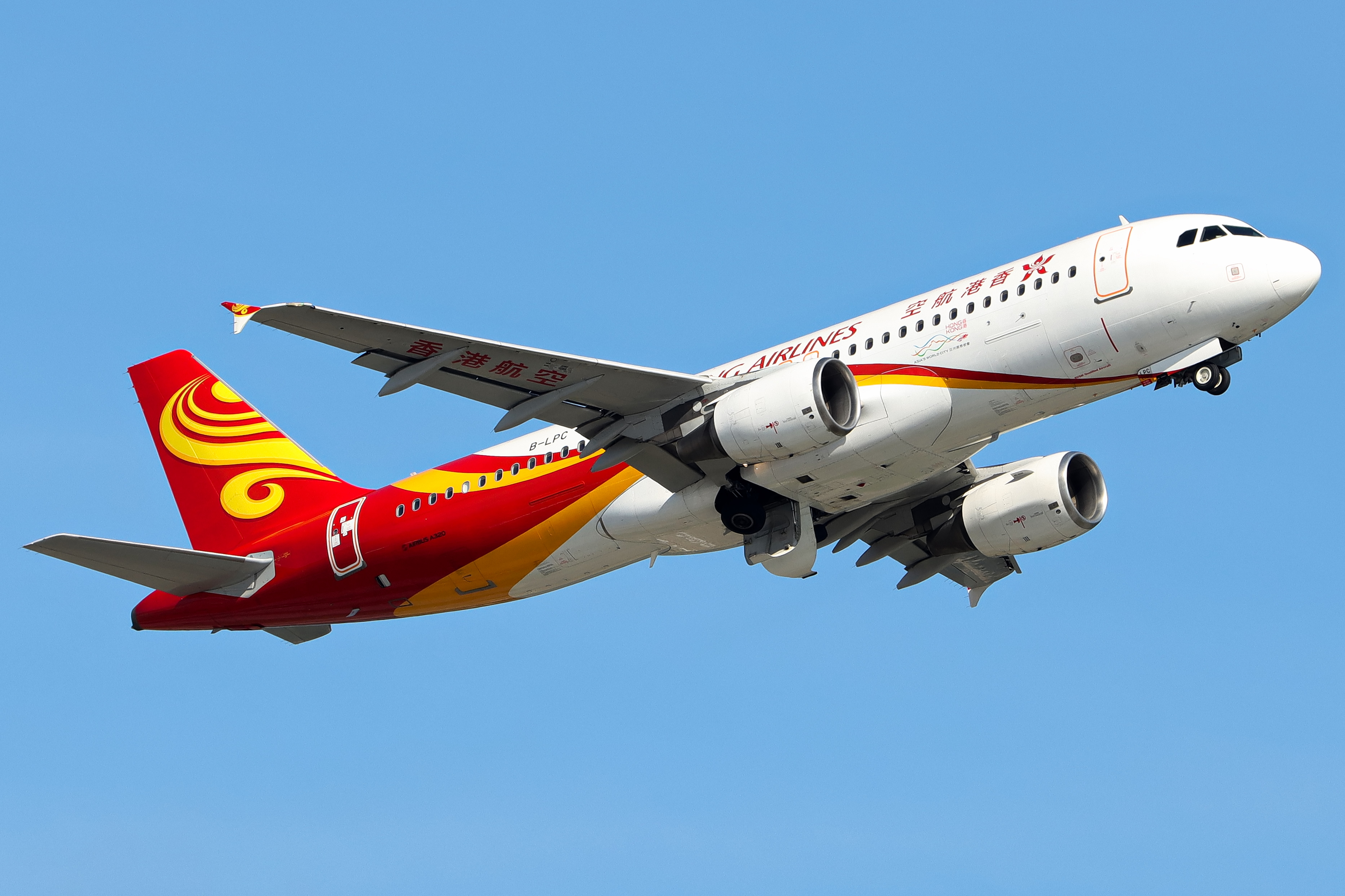 Full size: Hong Kong Airlines Airbus A320 B-LPC at Hong Kong International Airport