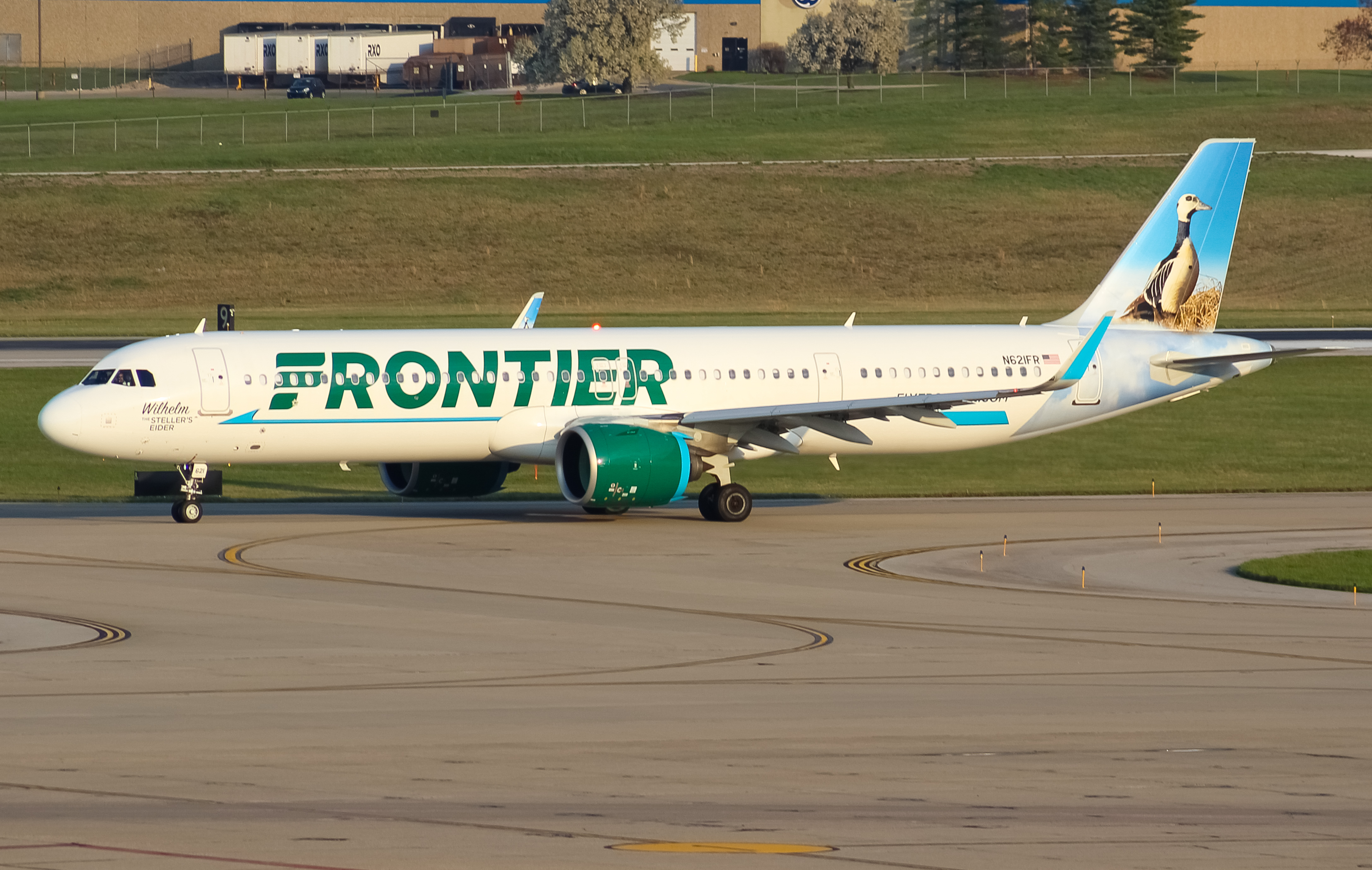 Full size: Frontier Airlines Airbus A321NEO N621FR at Cincinnati/Northern Kentucky International Airport
