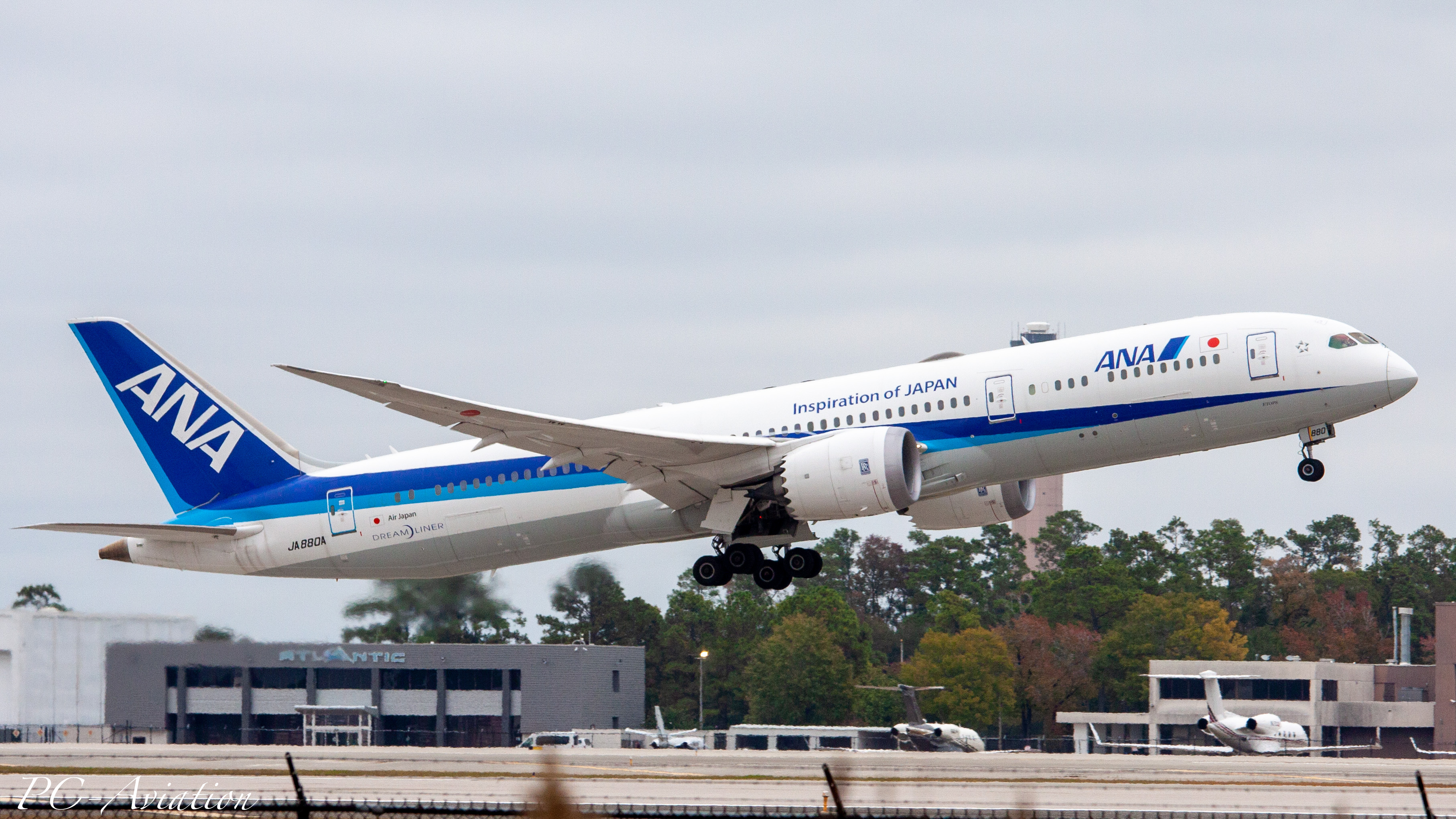 Full size: All Nippon Airways Boeing 787-9 JA 880A at Houston-George Bush Intercontinental Airport