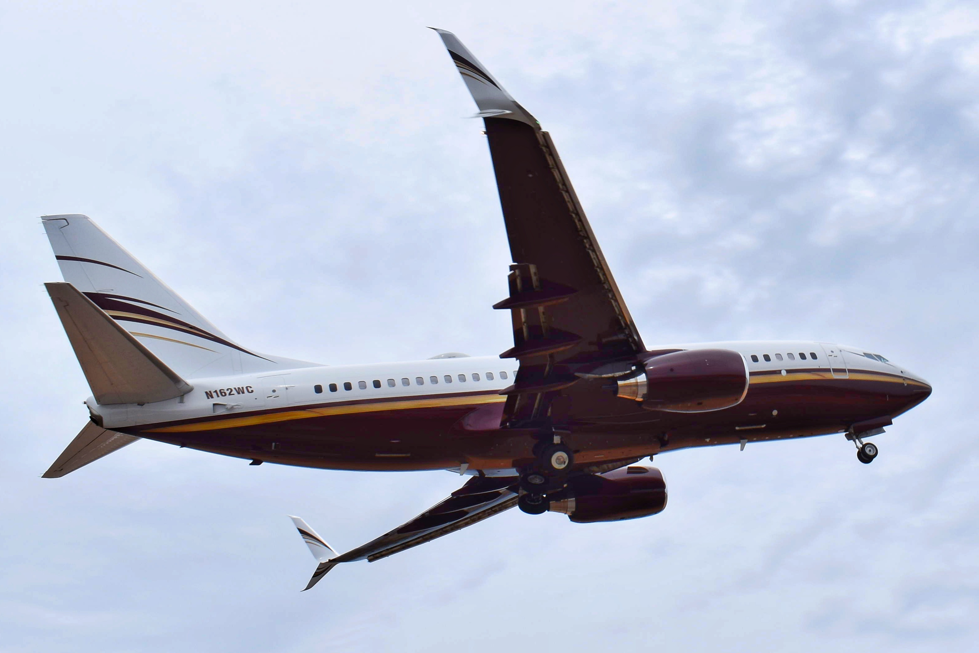 Full size: Boeing Businesses Jet  Boeing 737-700 N162WC at Aeropuerto de Cabo San Lucas Internacional