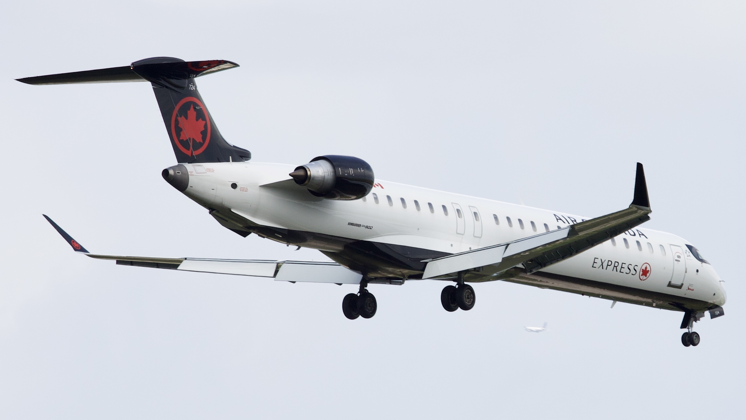 Full size: Air Canada Express Mitsubishi CRJ-900 C-GJFZ at Houston-George Bush Intercontinental Airport