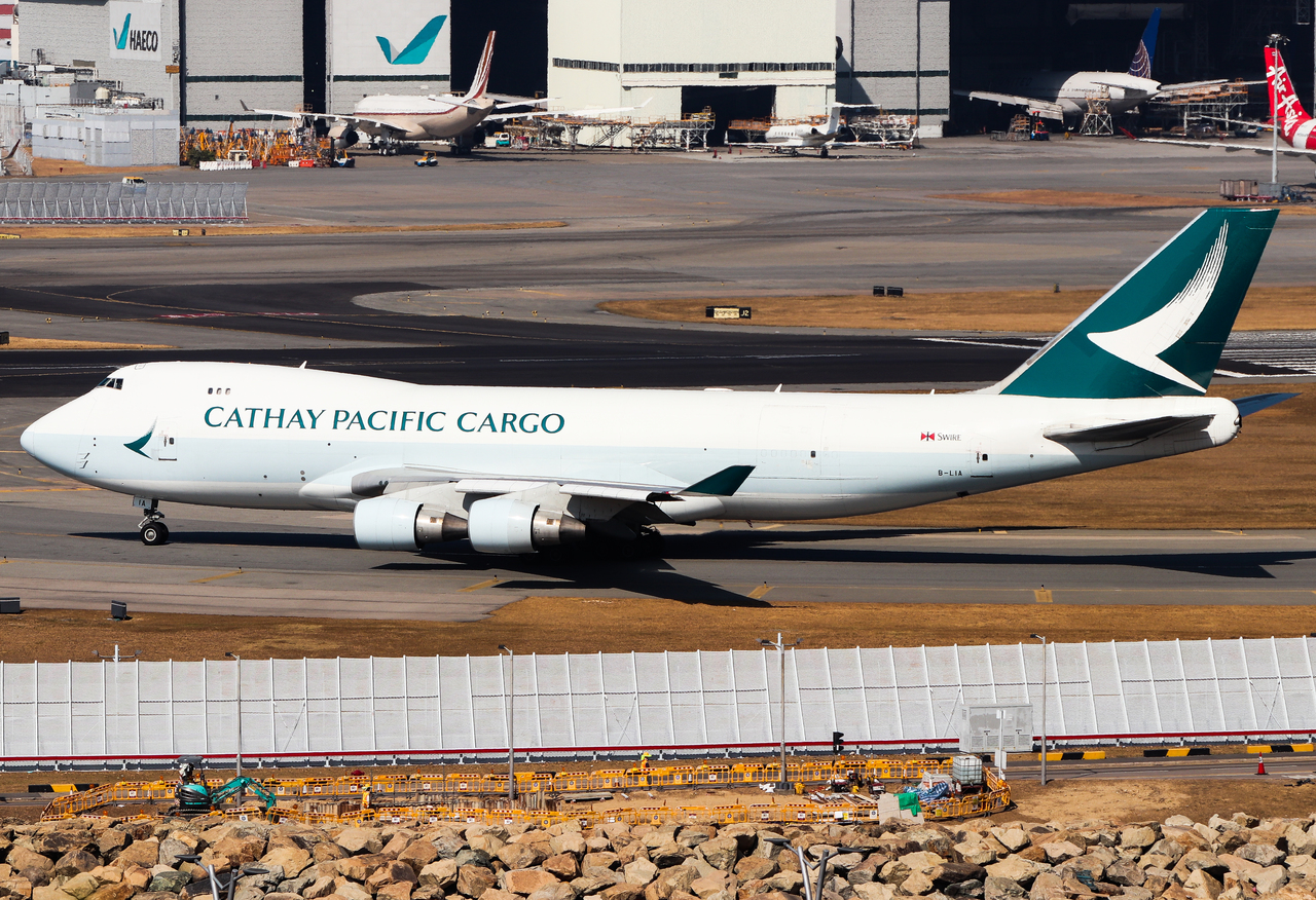 Full size: Cathay Pacific Cargo Boeing 747-400F B-LIA at Hong Kong International Airport
