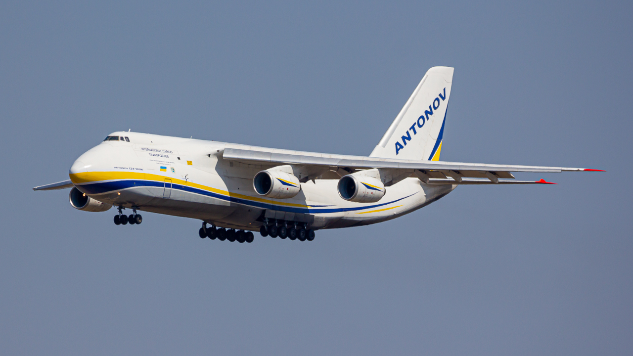 Full size: Antonov Airlines Antonov An-124 UR-82027 at Rickenbacker International Airport