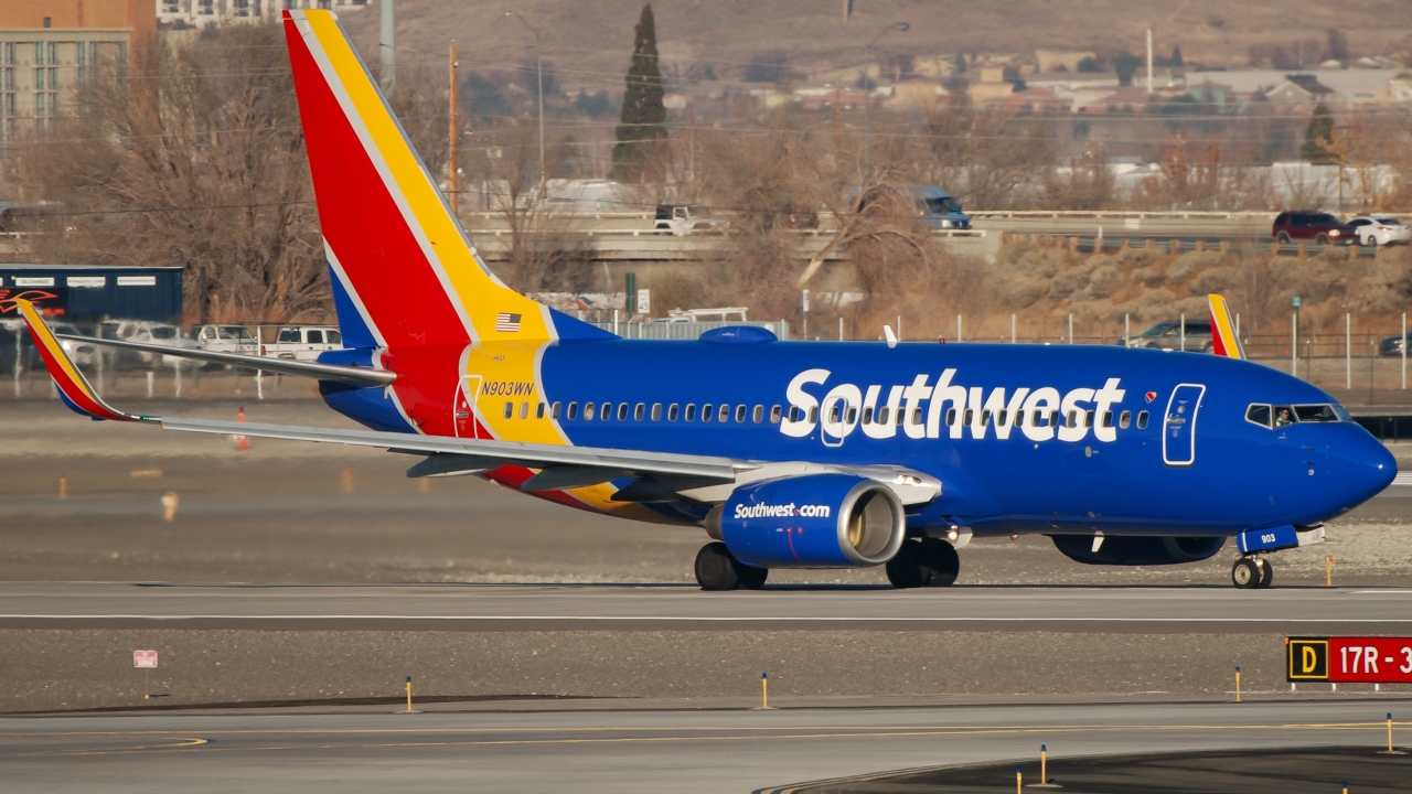 Full size: Southwest Airlines Boeing 737-700 N903WN at Reno/Tahoe International Airport