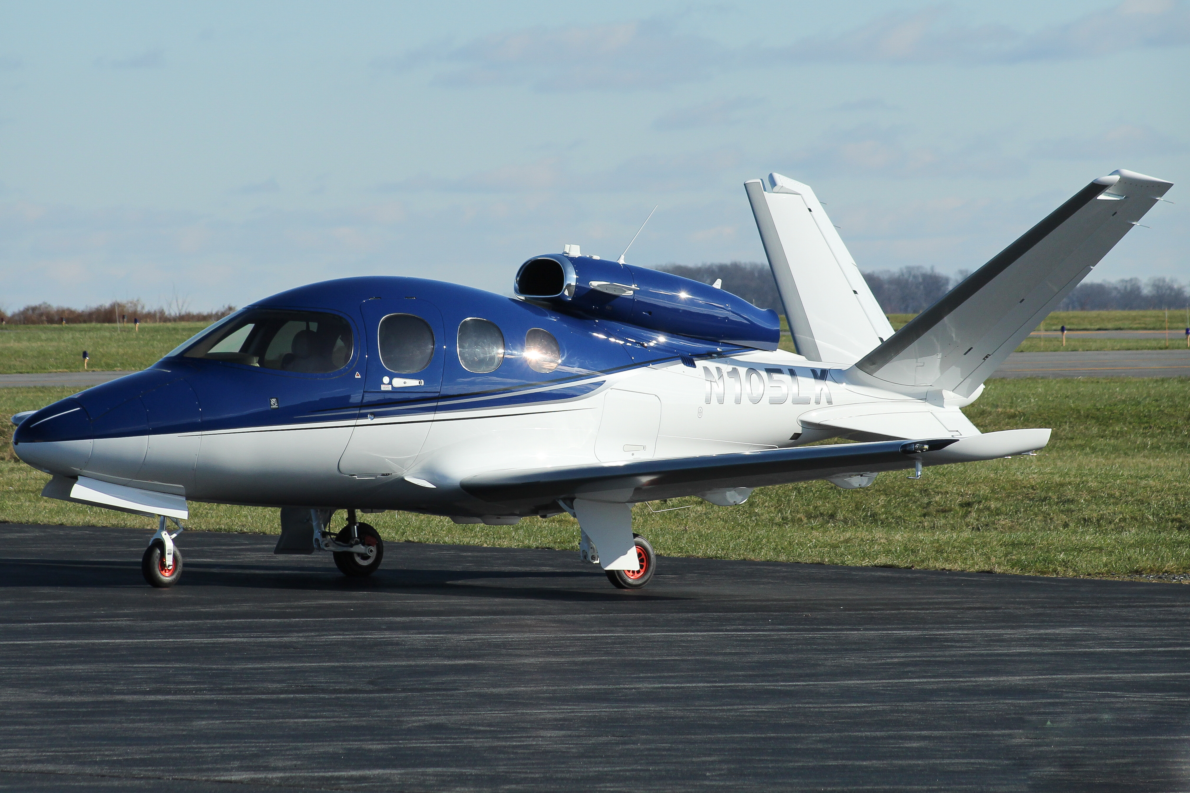 Full size: PRIVATE Cirrus SF50 Vision  jet  N105LK at Lancaster Airport