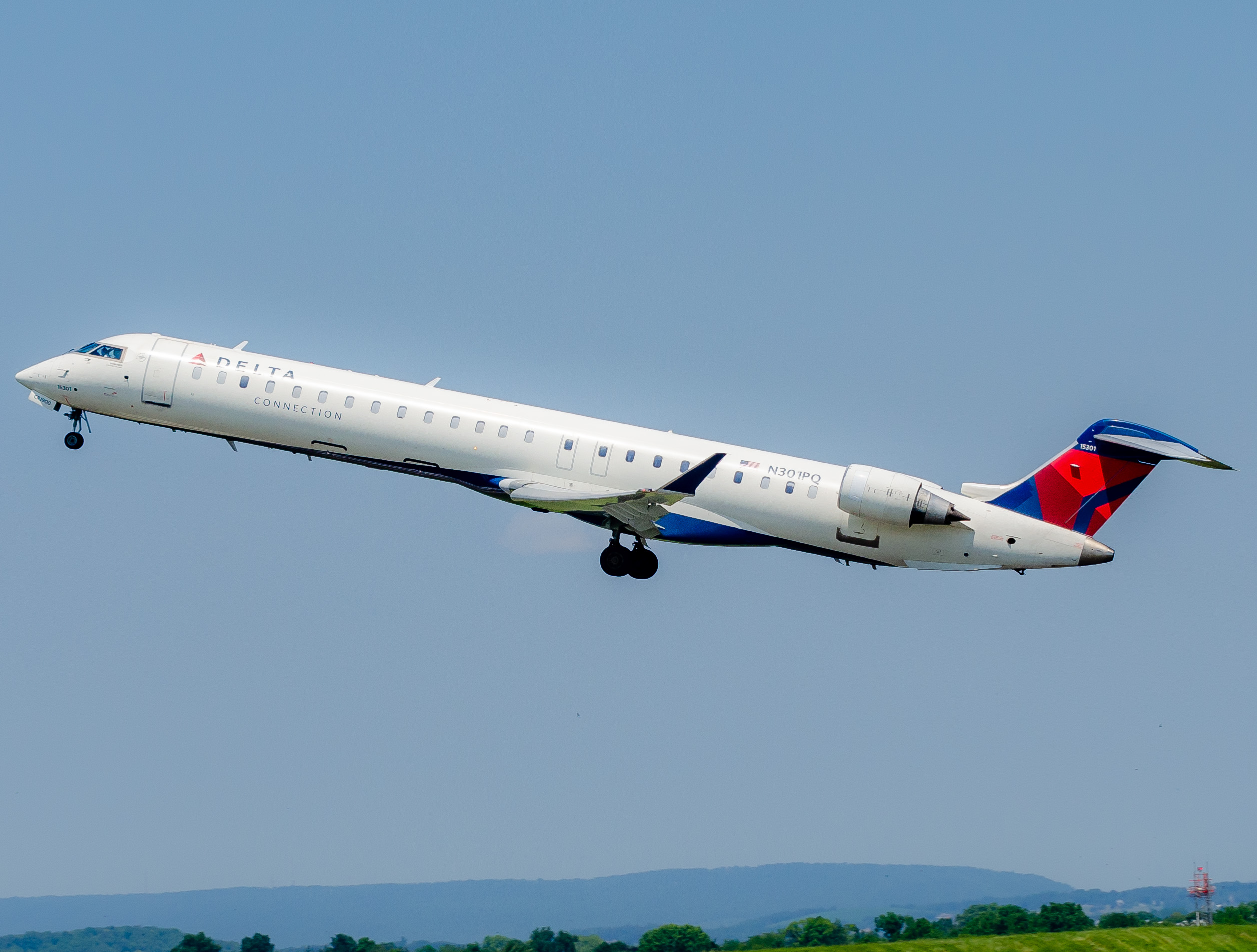 Full size: Delta Connection Mitsubishi CRJ-900 N301PQ at Lehigh Valley International Airport