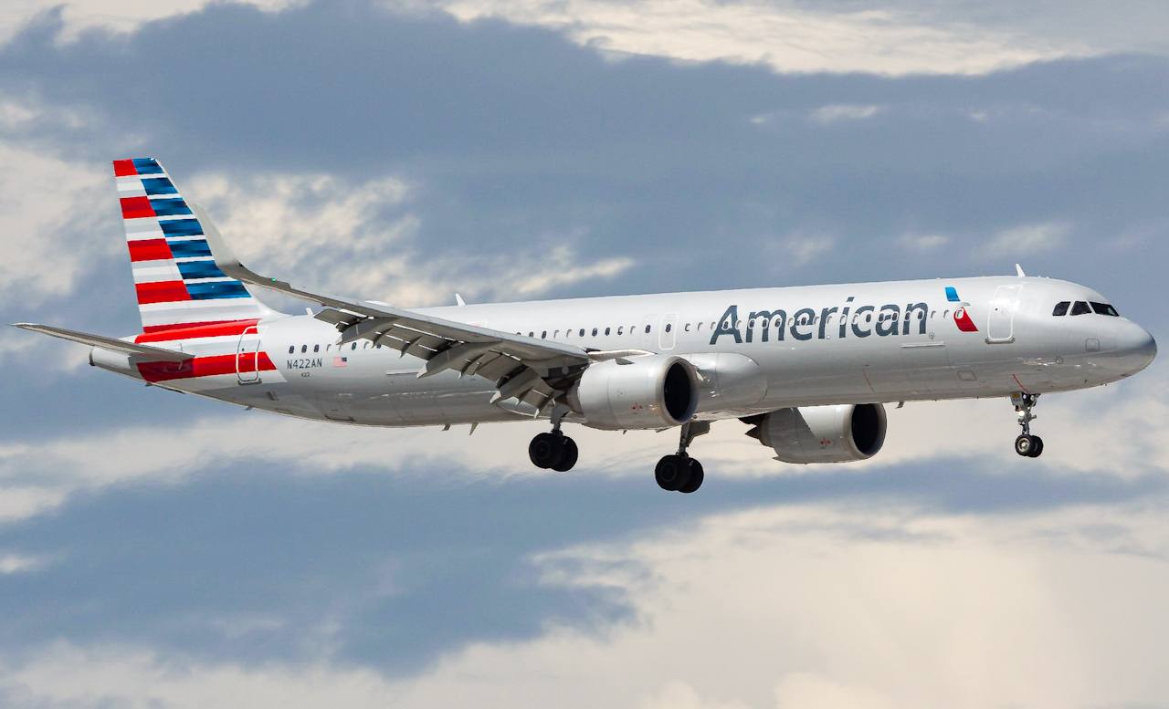 Full size: American Airlines Airbus A321NEO N442AN at Miami International Airport