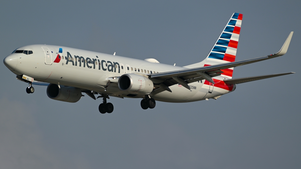 Full size: American Airlines Boeing 737-800 N925NN at Dallas-Fort Worth International Airport