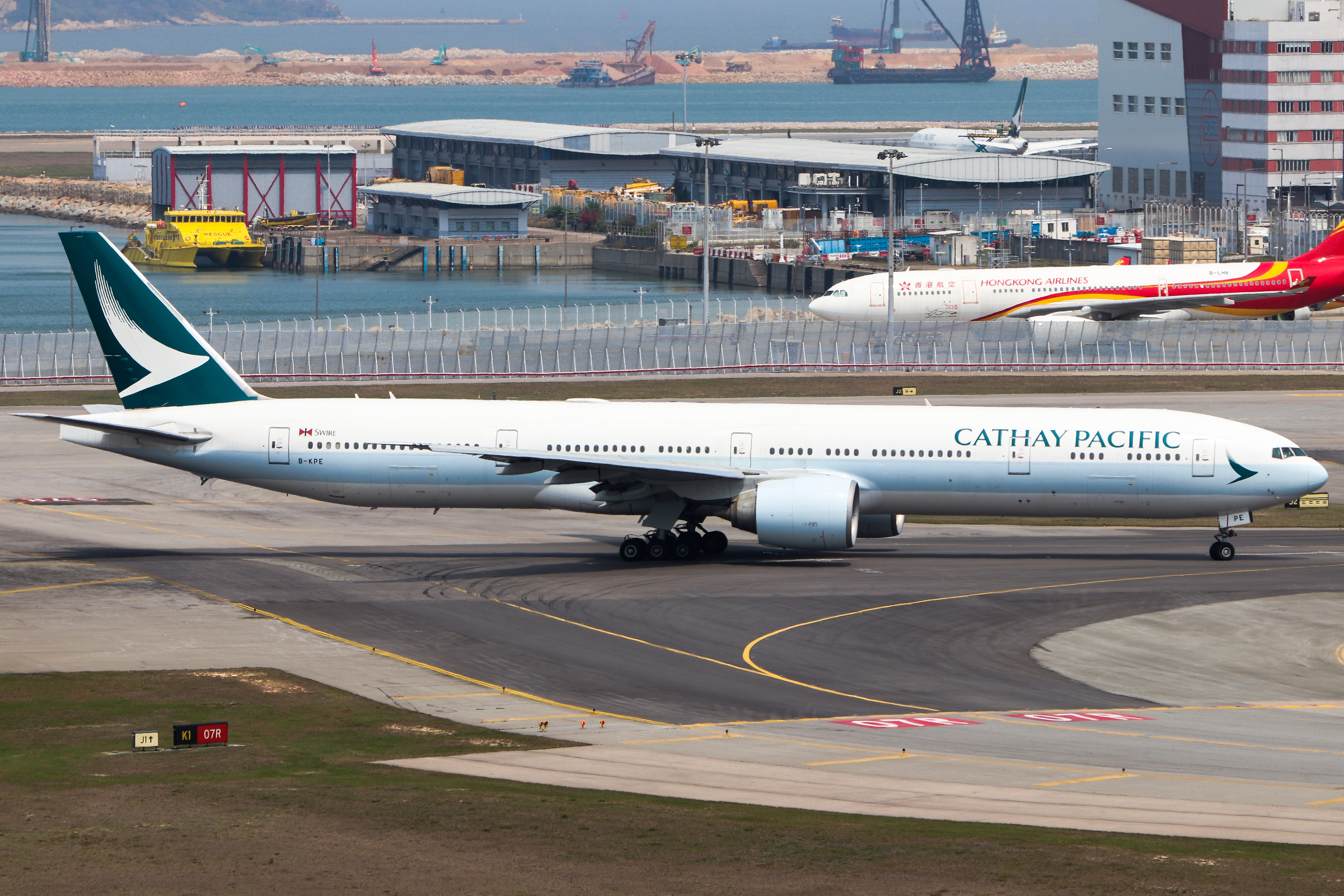 Full size: Cathay Pacific Boeing 777-300ER B-KPE at Hong Kong International Airport
