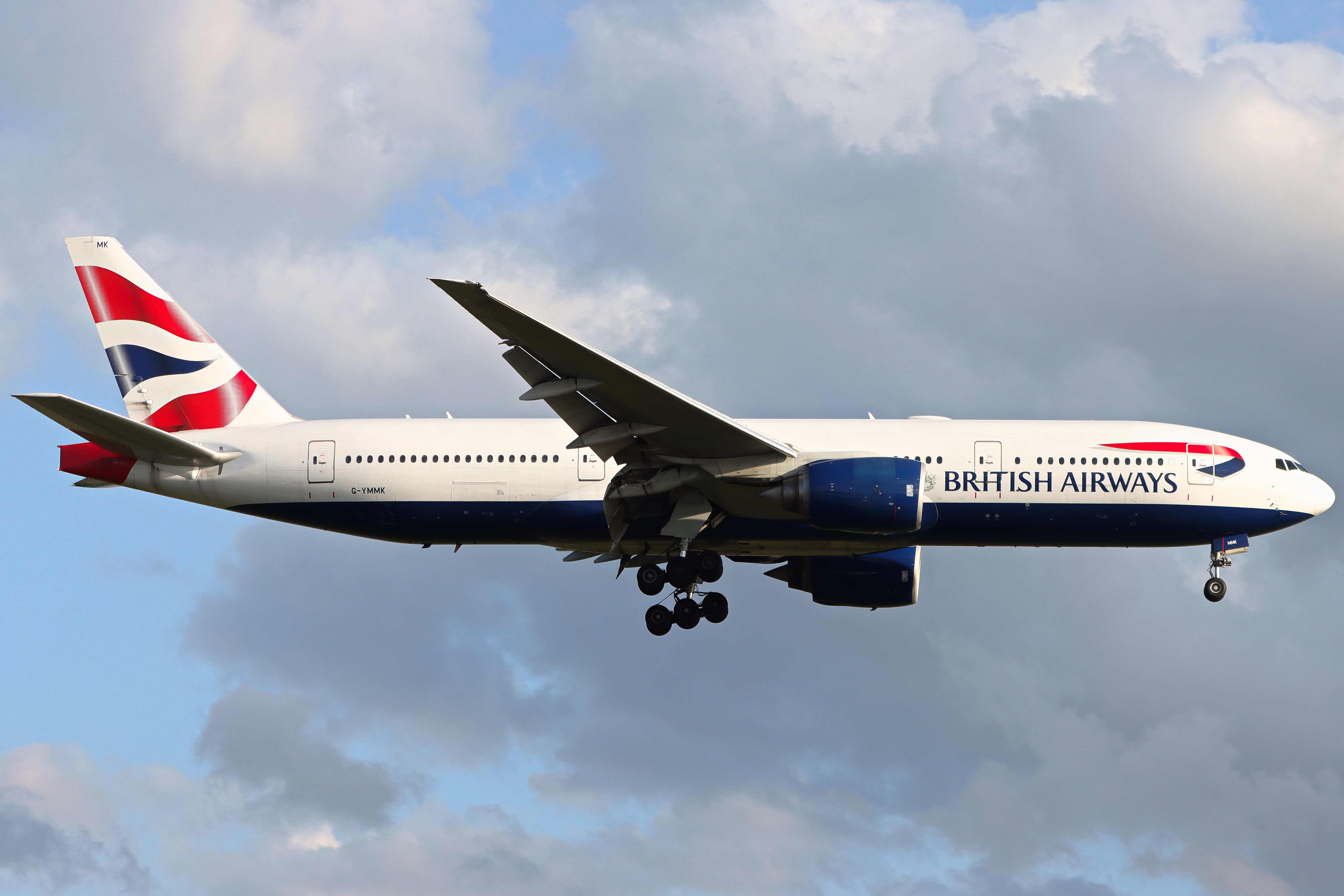 Full size: British Airways Boeing 777-200ER G-YMMK at London Heathrow International Airport
