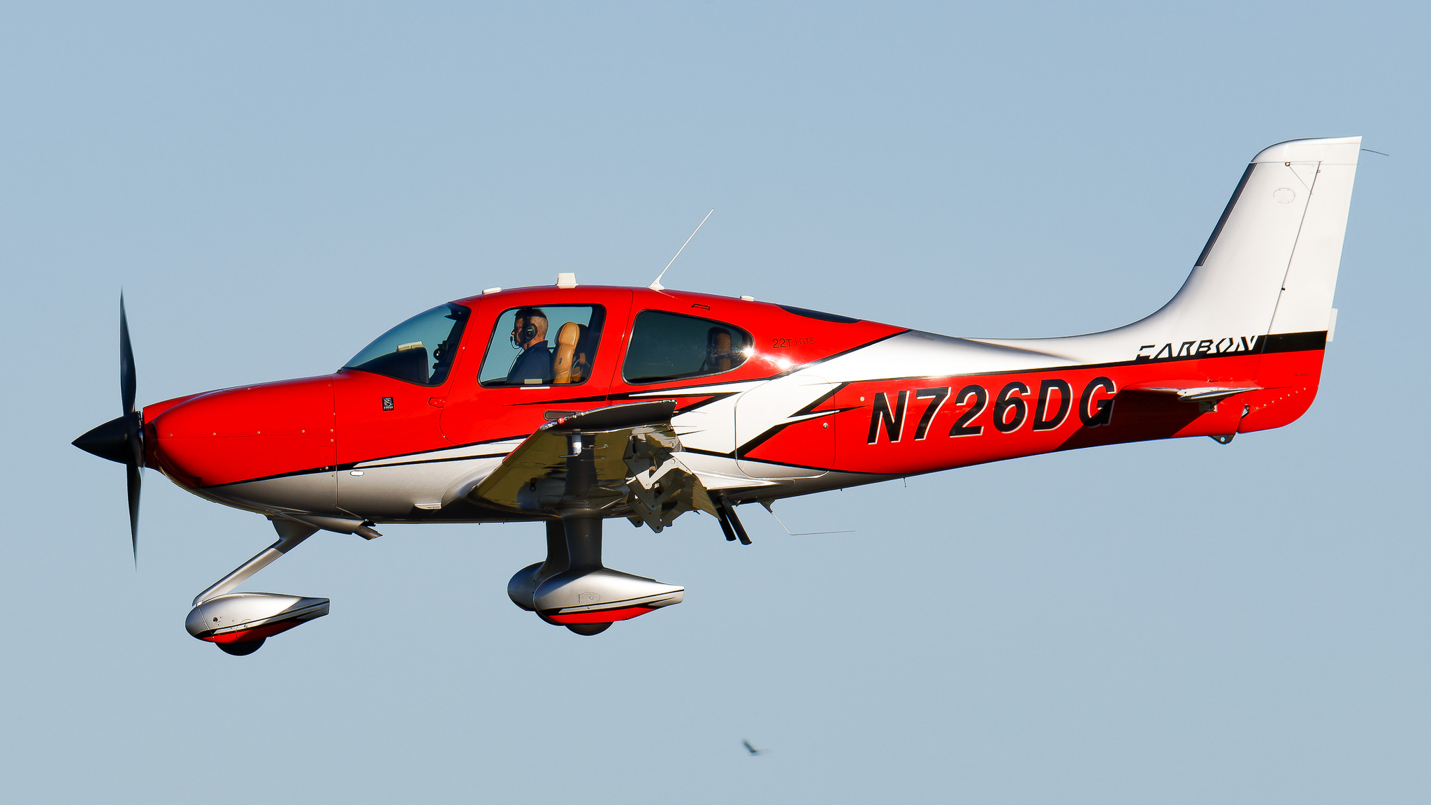 Full size: Private Cirrus SR-22 N726DG at Tampa International Airport