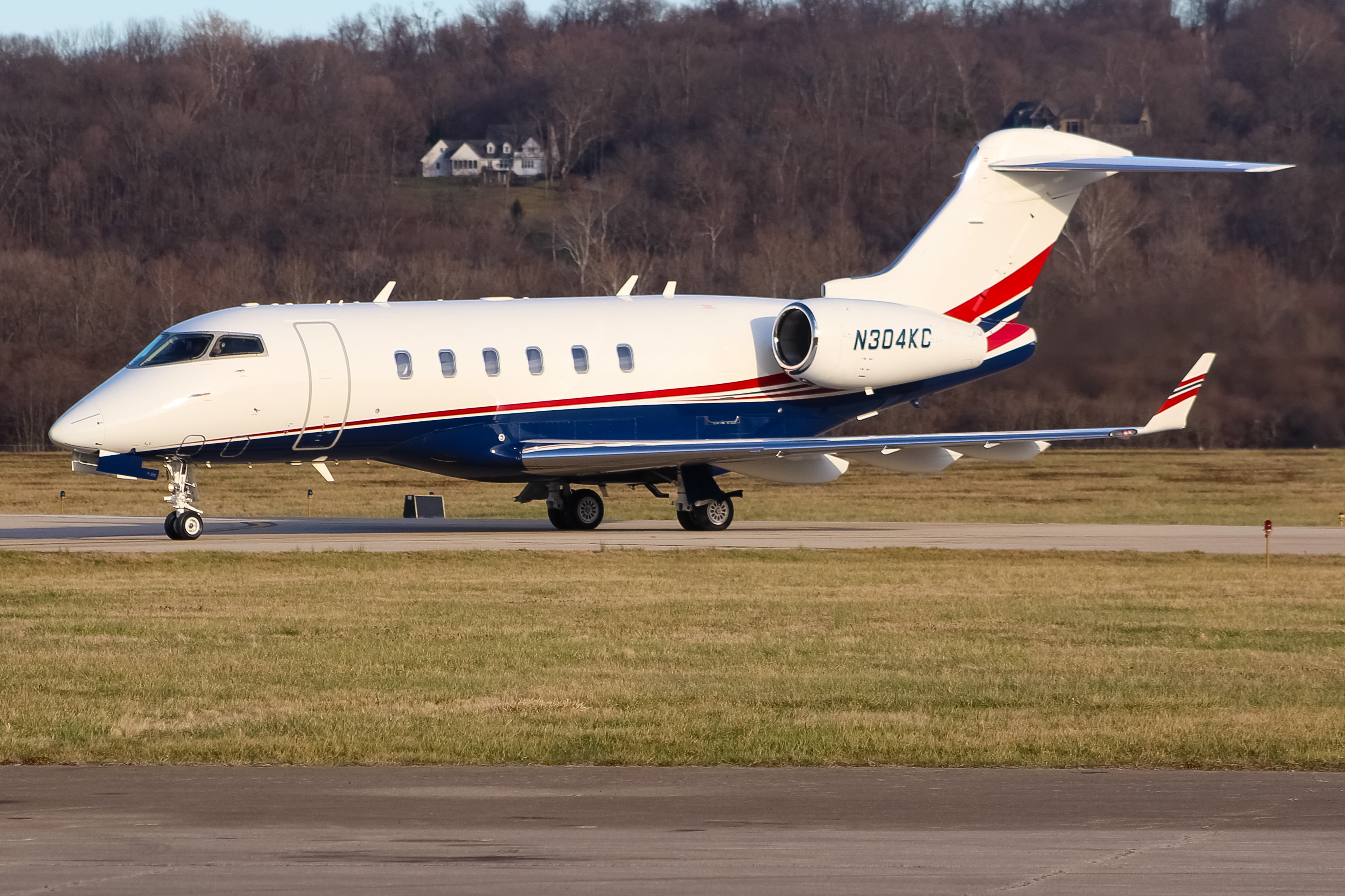 Full size: PRIVATE Bombardier Challenger 300 N304KC at Cincinnati Municipal Airport/Lunken Field