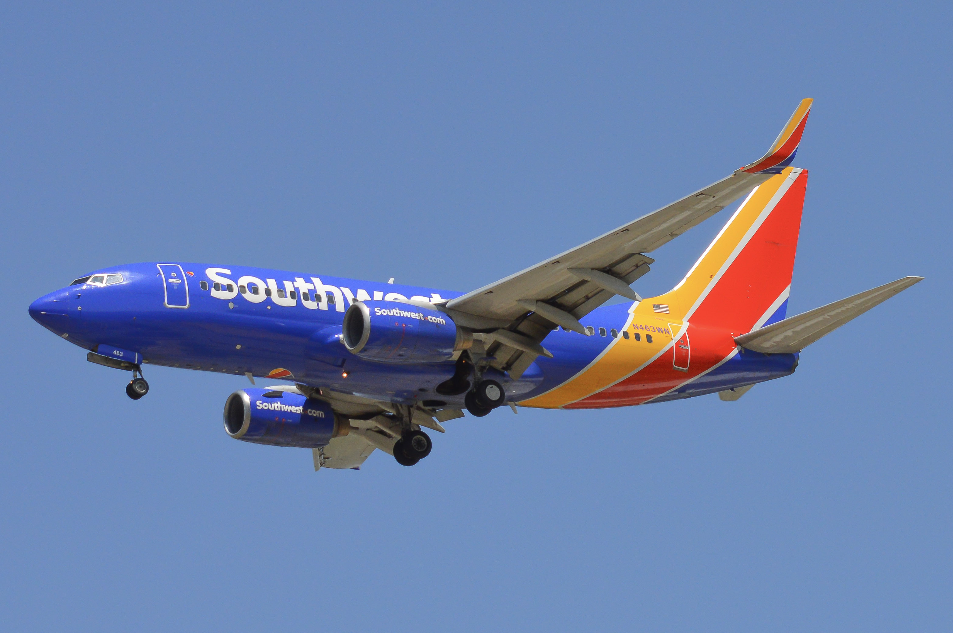 Full size: Southwest Airlines Boeing 737-700 N483WN at Baltimore/Washington International Thurgood Marshall Airport
