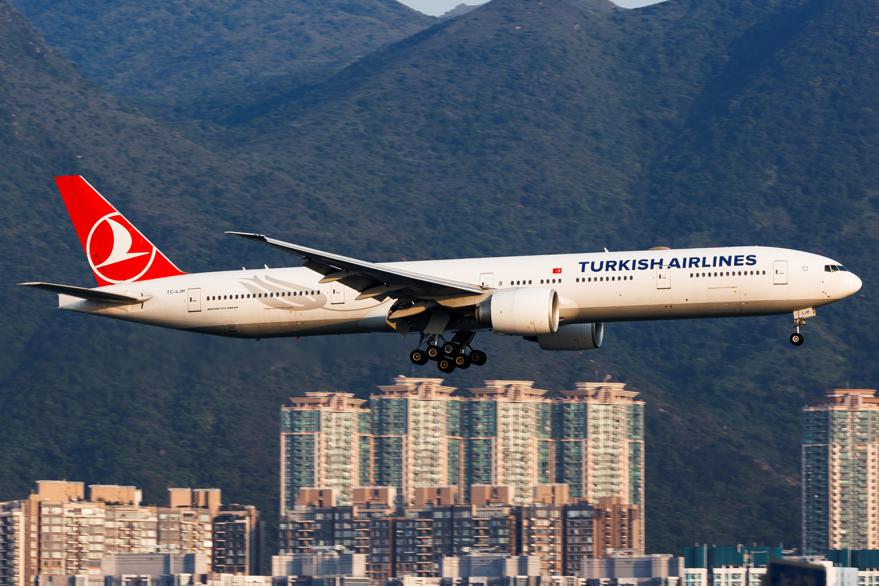 Full size: Turkish Airlines Boeing 777-300ER TC-LJH at Hong Kong International Airport