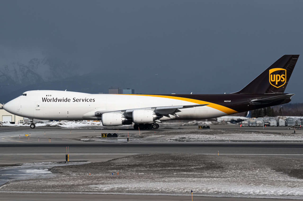Full size: United Parcel Service Boeing 747-8F N621UP at Anchorage Ted Stevens International Airport