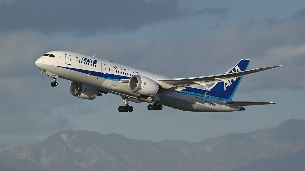 Full size: All Nippon Airways Boeing 787-8 JA813A at Los Angeles International Airport