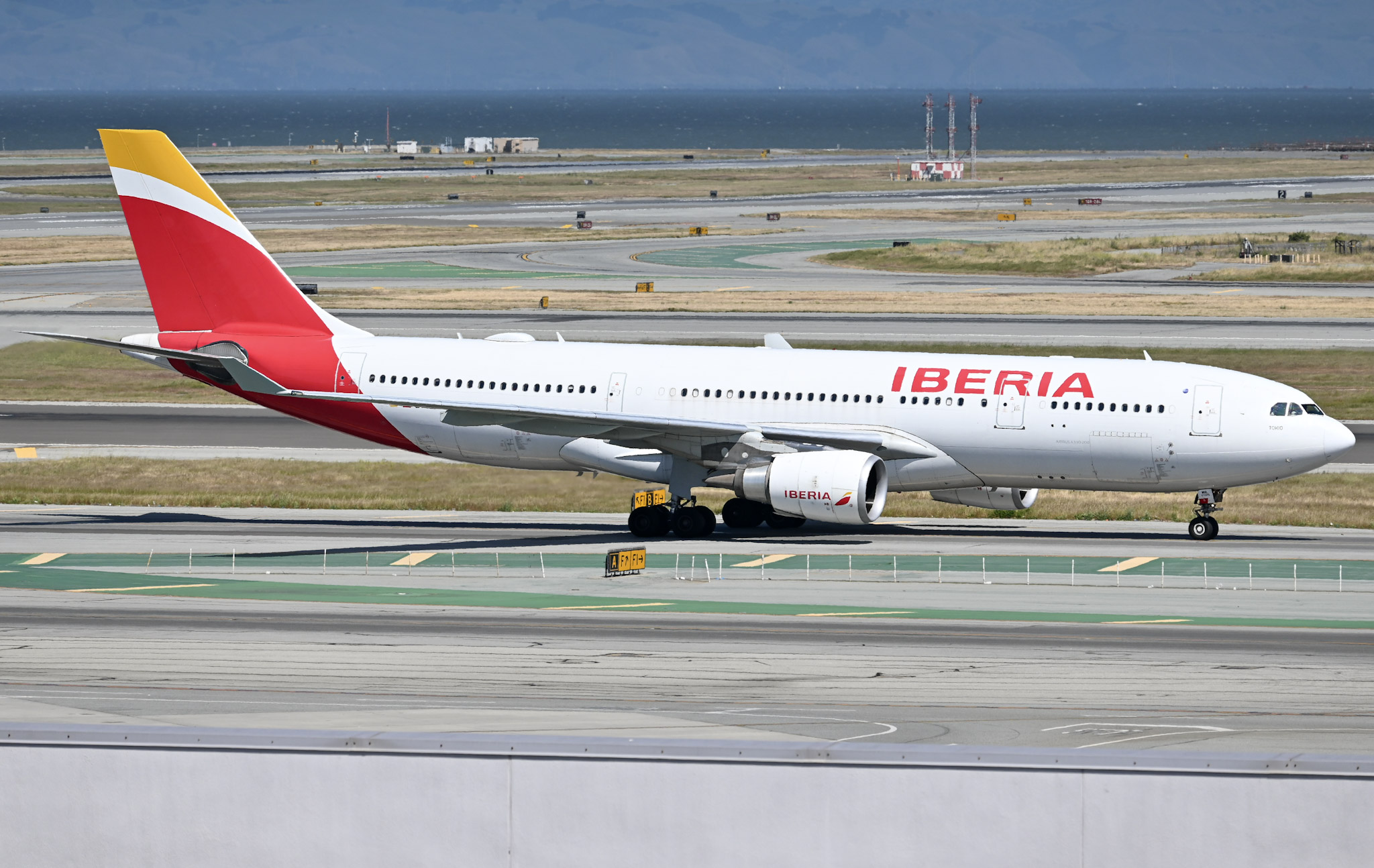 Full size: Iberia Airbus A330-200 EC-MNL at San Francisco International Airport