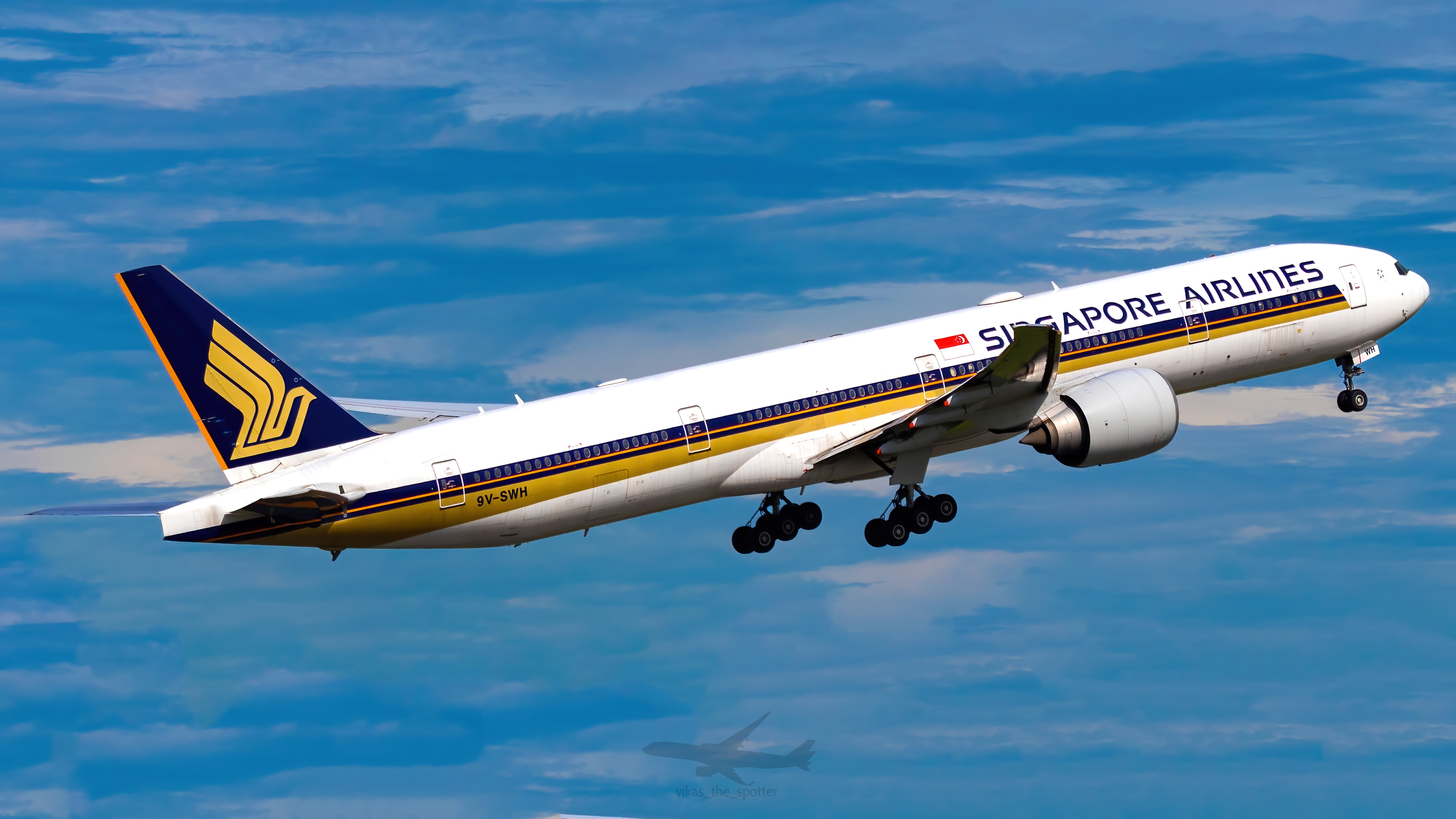 Full size: Singapore Airlines Boeing 777-300ER 9V-SWH at Singapore-Changi Airport